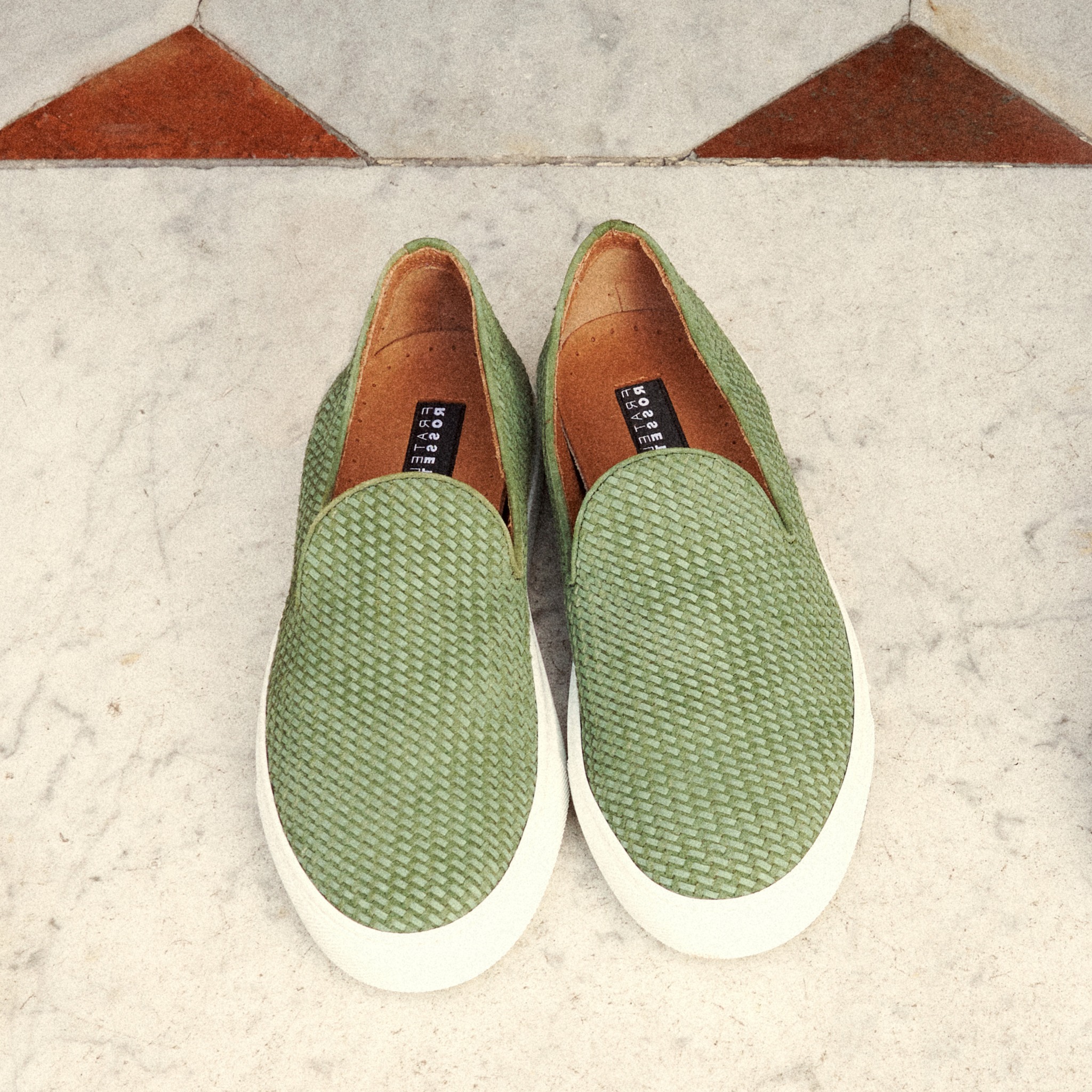 The closed-toe woven #Kelsey #sandal is a fusion of British  display picture 1