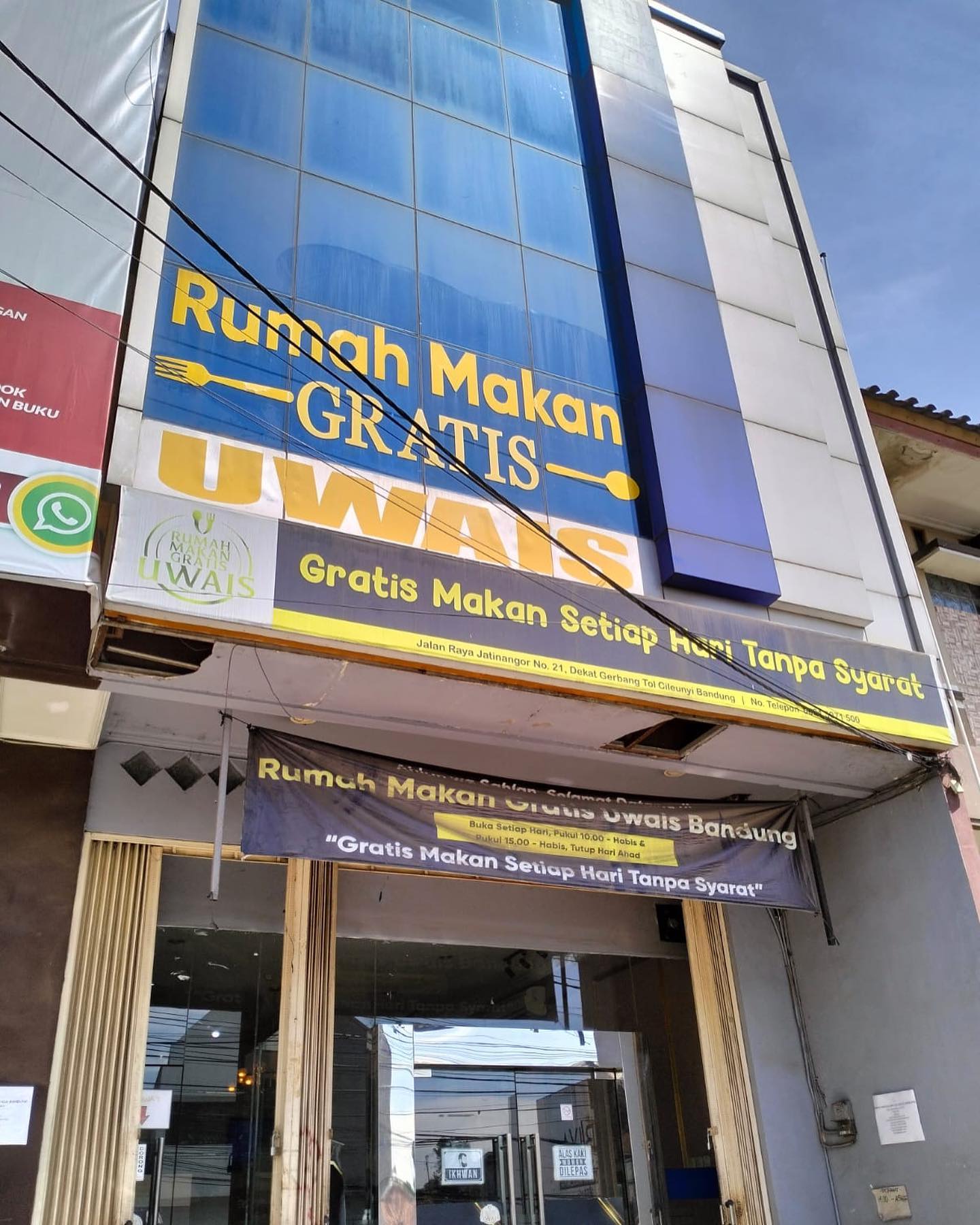 Rumah Makan Gratis Uwais Bandung