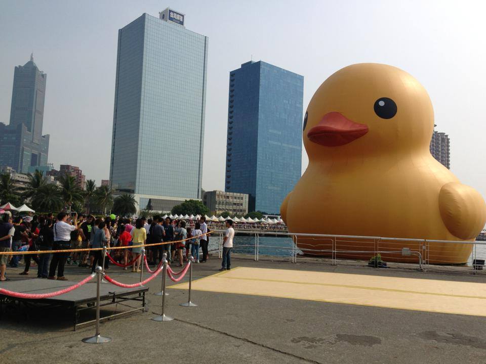 還沒看鴨鴨的朋友!!!趕快把握最後半小時~~~~... - 高雄艾卡設計旅店 The Icon Hotel Taiwan