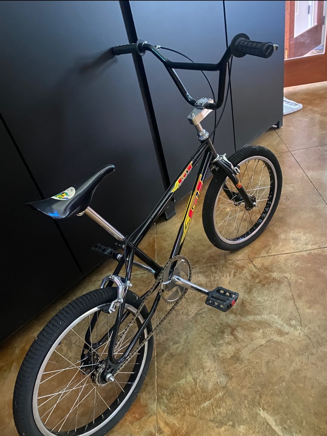 What is the make of this old school BMX bike frame?