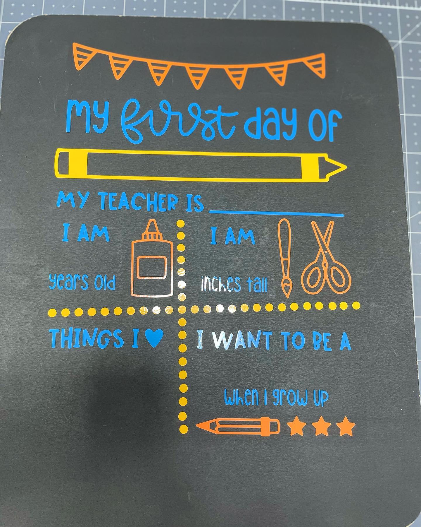 Mi primer letrero en pizarra para... - Sassy Ranita Crafts | Facebook