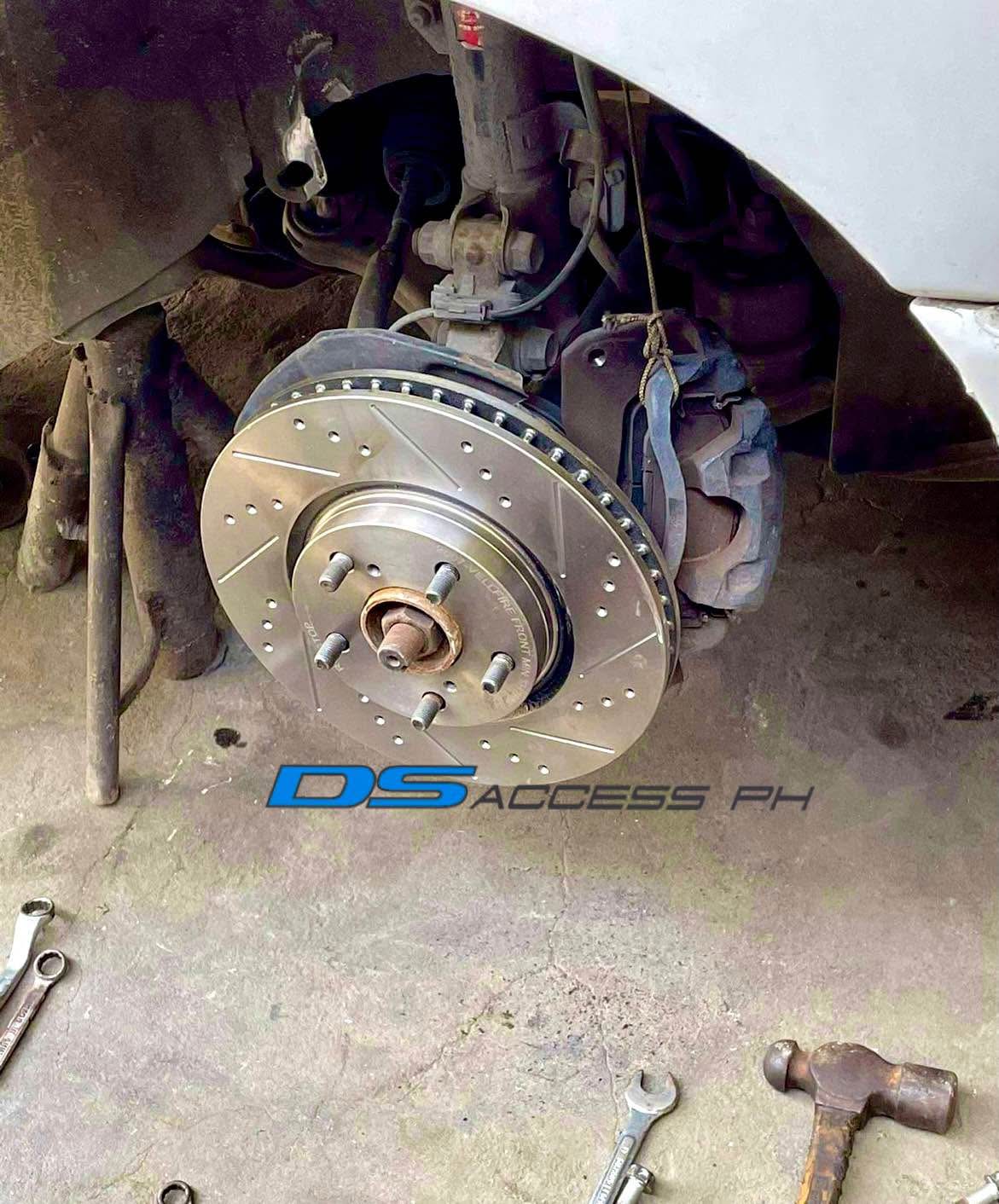 Premium Genuine Drilled and Slotted Performance Rotor Discs. Brake pads ...