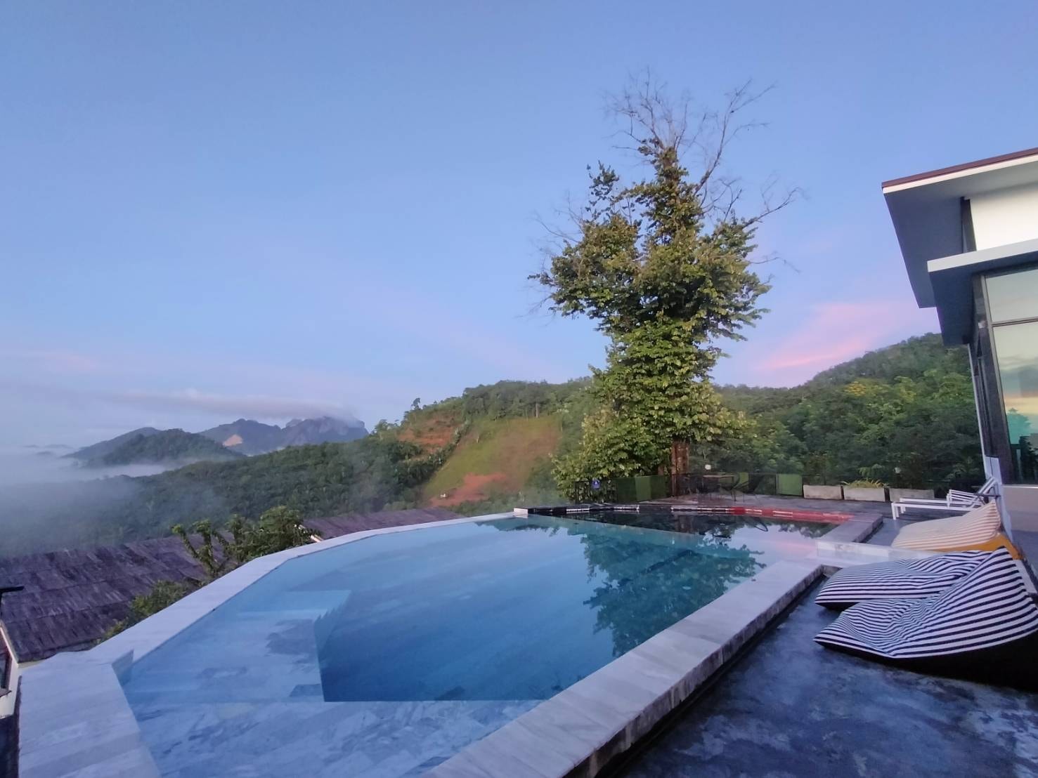 Caligo Resort - แสงของวันใหม่ ...🌤......