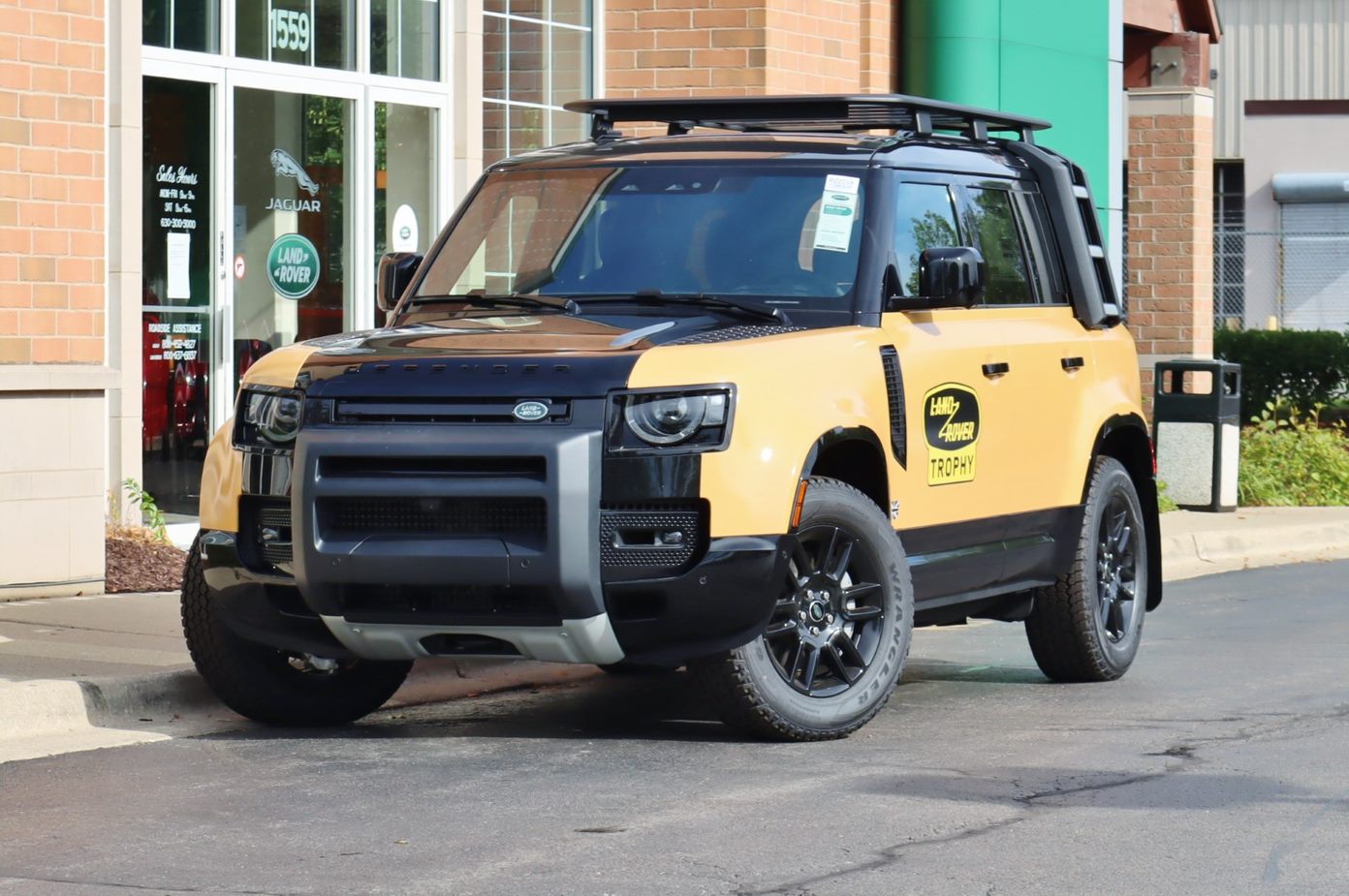 🚨 BREAKING NEWS 🚨 The all new 2022 Land Rover Defender Trophy Edition 🏆 ...