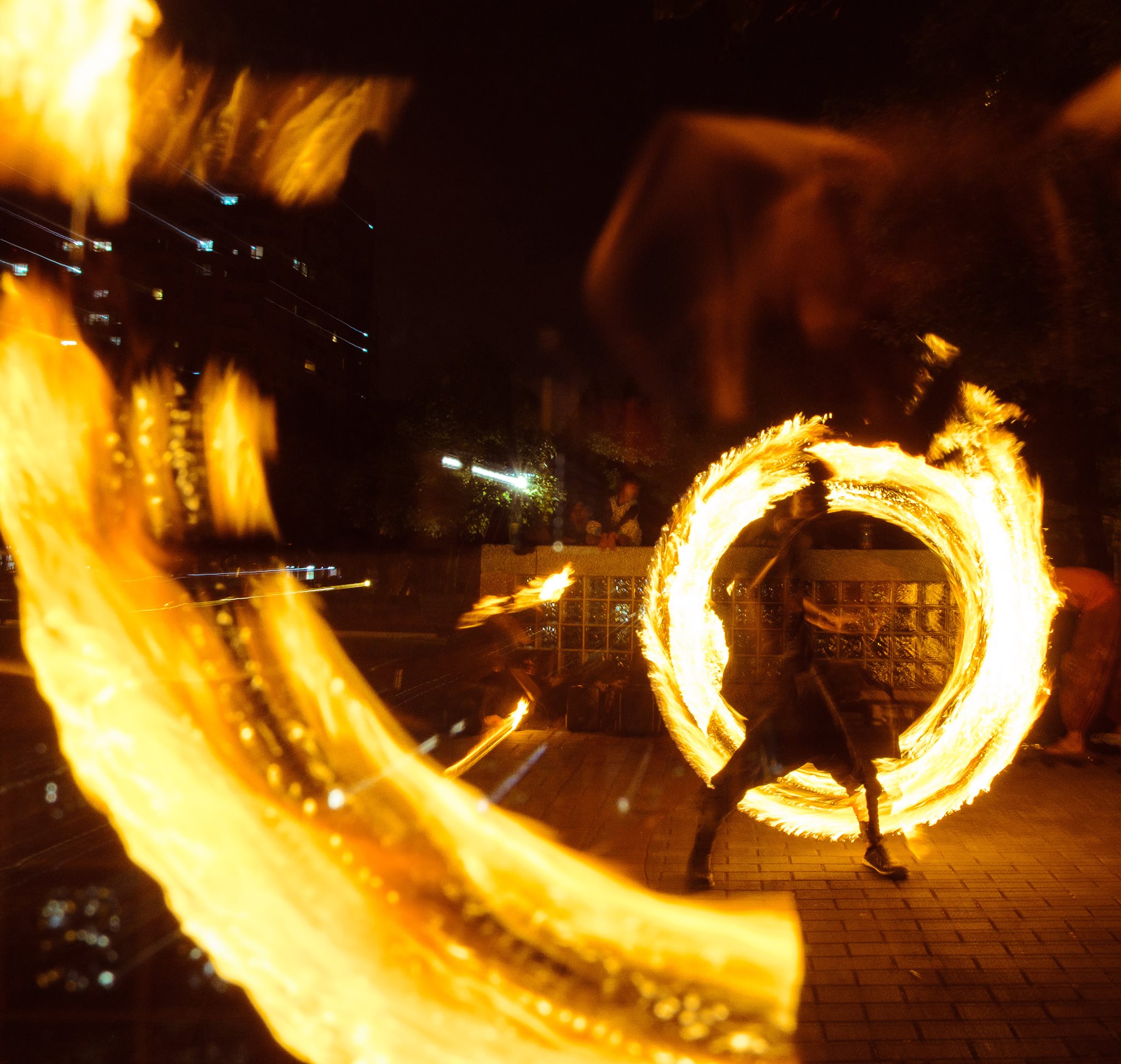 Fire - 冷冷的天還是要街頭一下:)) 在國立台中美術館綠園道 (五權西4街，餐廳南瓜屋對面) 有精采的火舞表演!!! 晚間「7點到10點 ...