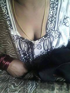 Tamil Sexy item girls number - en pakkathu vettukari molai | Facebook