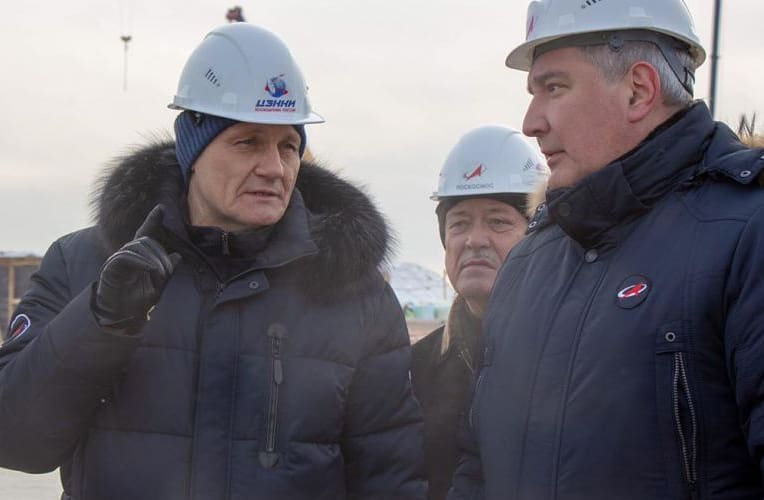 Роскосмос кадровые перестановки сегодня. Космодром Восточный Рогозин. ПСО Казань космодром Восточный генеральный. Дмитрий Рогозин посетил космодром. Роскосмос рабочий визит Рогозина
