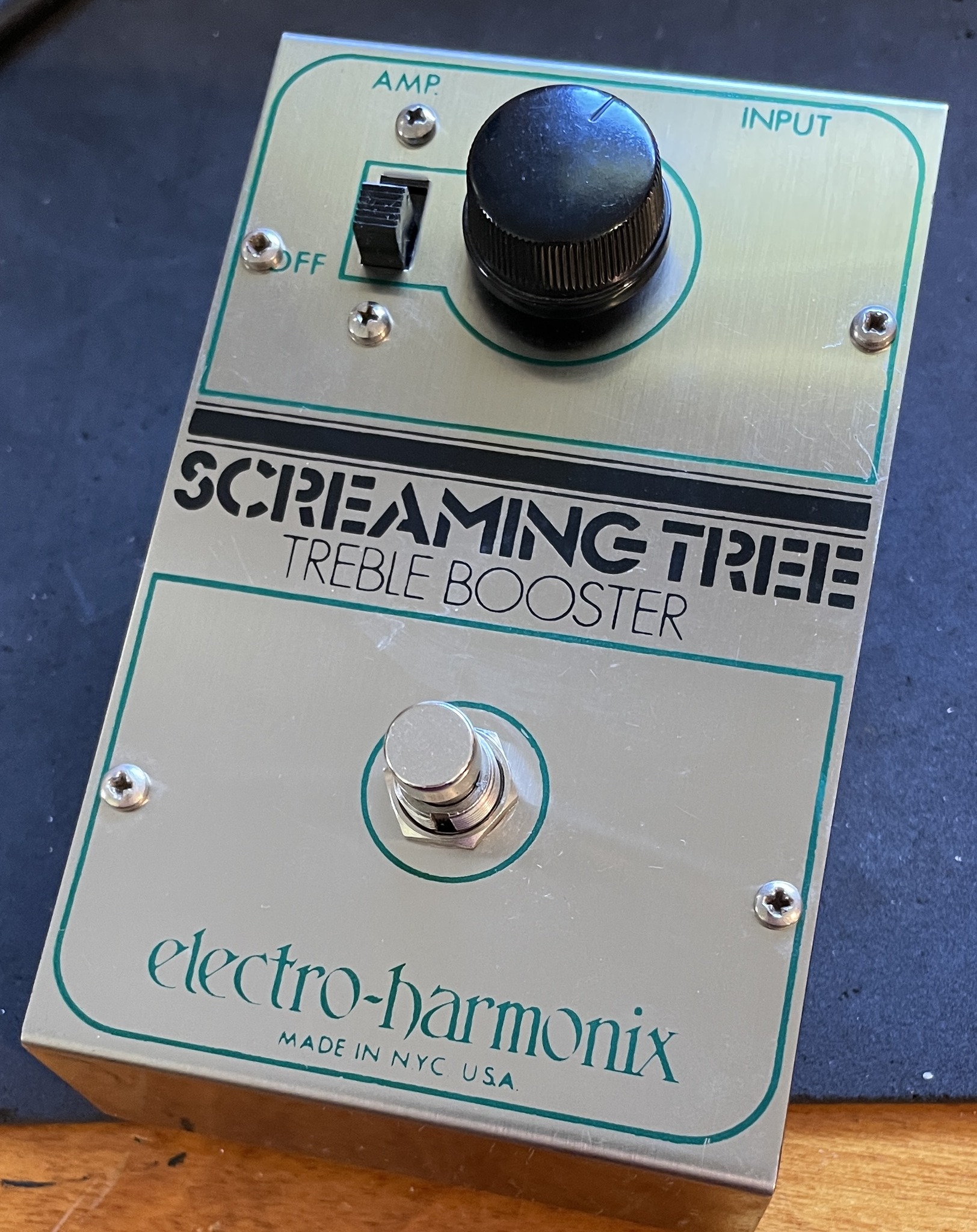 Electro harmonix screaming bird treble booster