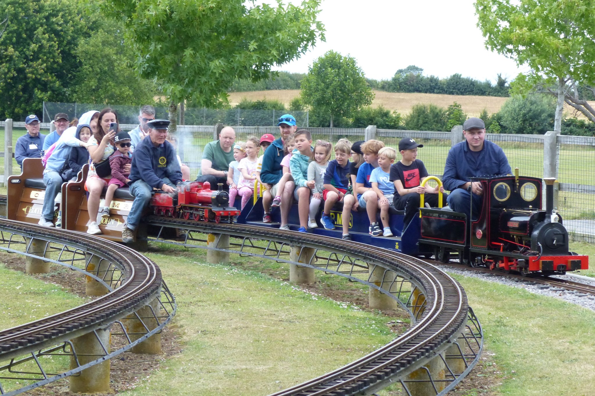 cutteslowe-park-miniature-railway-the-miniature-railway-in-cutteslowe