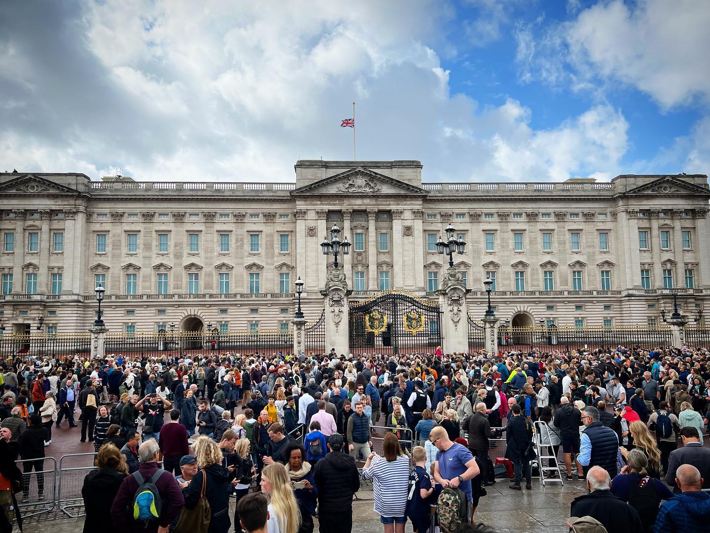 🇬🇧 🇬🇧 🇬🇧 🇬🇧 There were thousands... - Exploring Ed Travel | Facebook