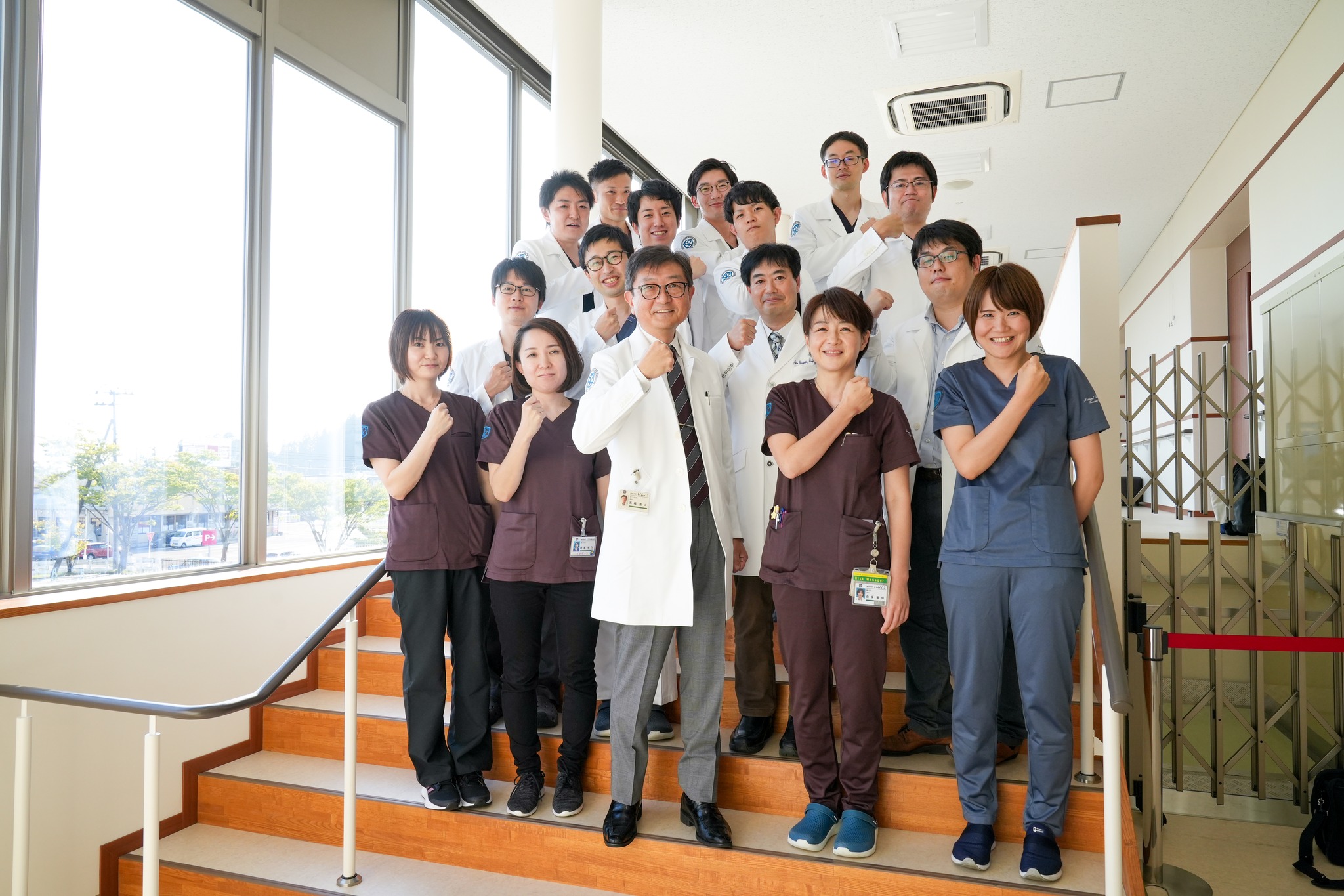 秋田大学第二外科 - 2017年11月20日 医局の集合写真を撮りました．今回は皆写っています． | Facebook