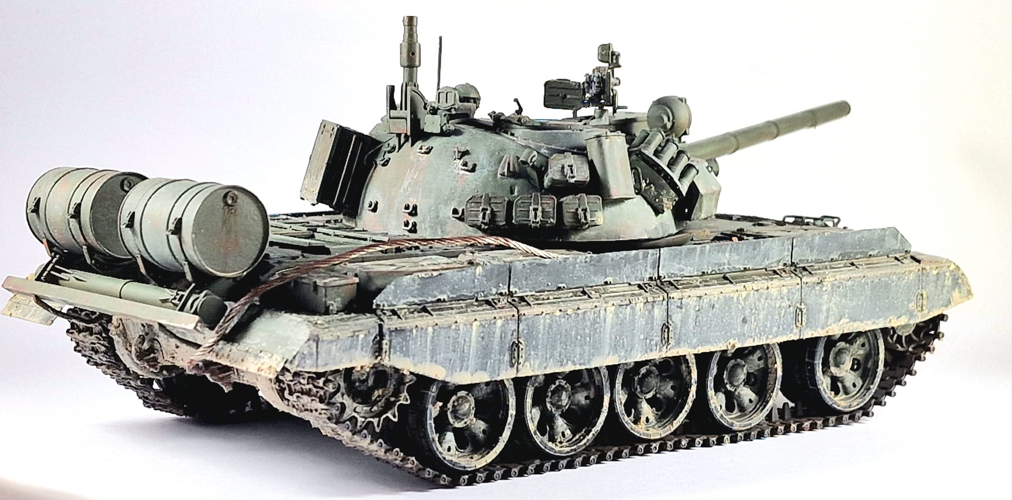 Here my Takom DDR T-55AM2B in 1/35. T-55AM2B was manufactured in