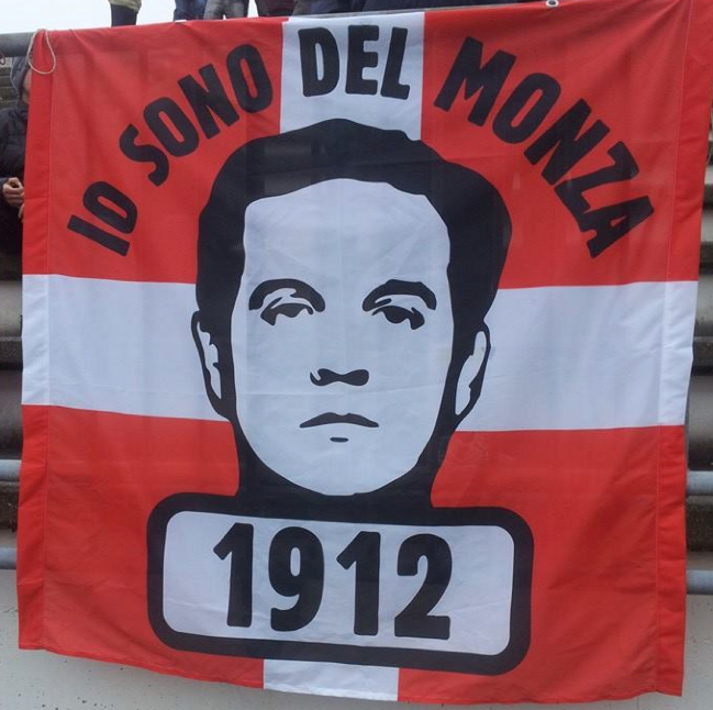 Voglio la maglietta del MONZA con la striscia Bianca - Il primo pallone