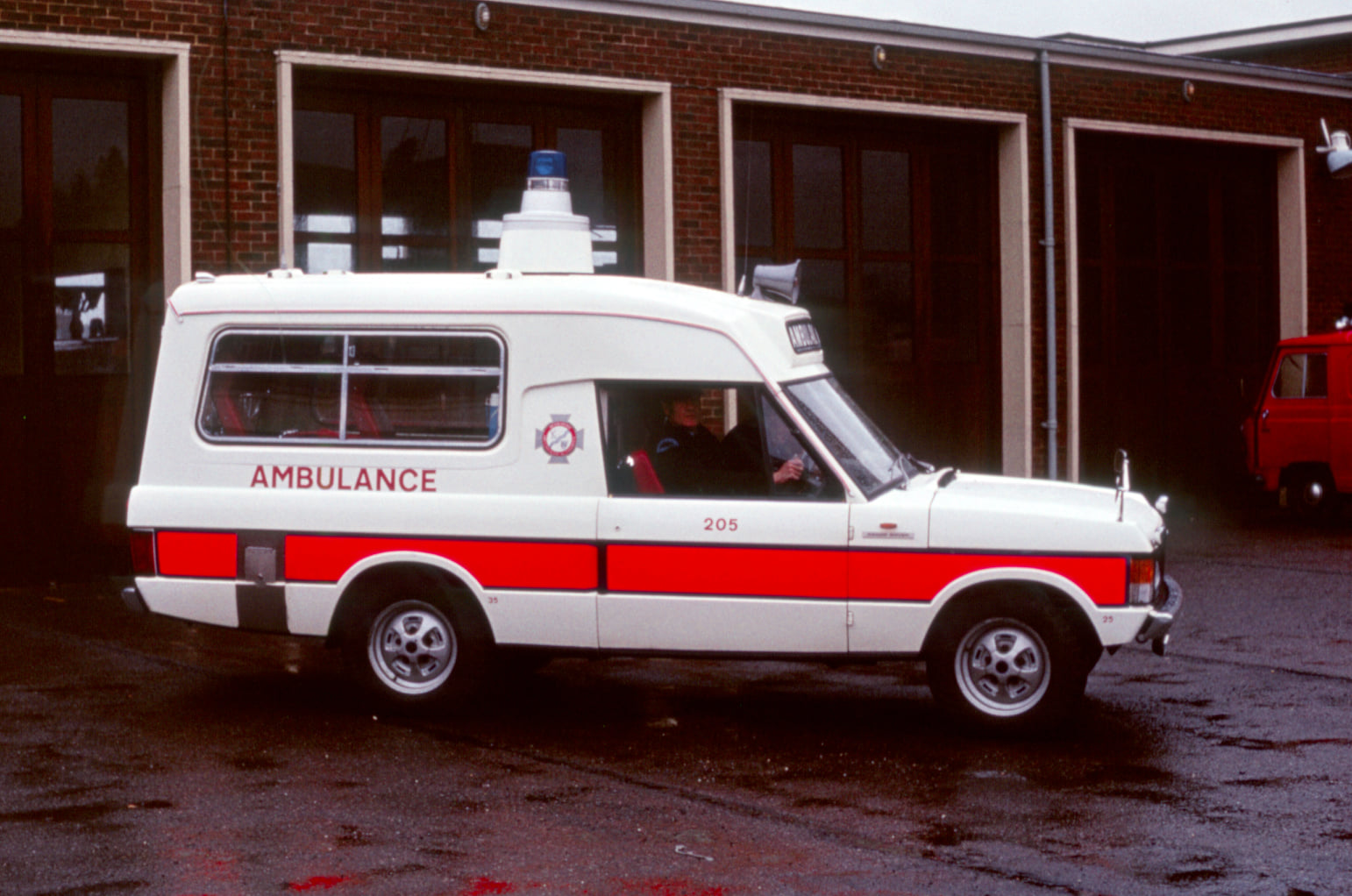 SCAS Education - Throwback Thursday 1970s Range Rover... | Facebook