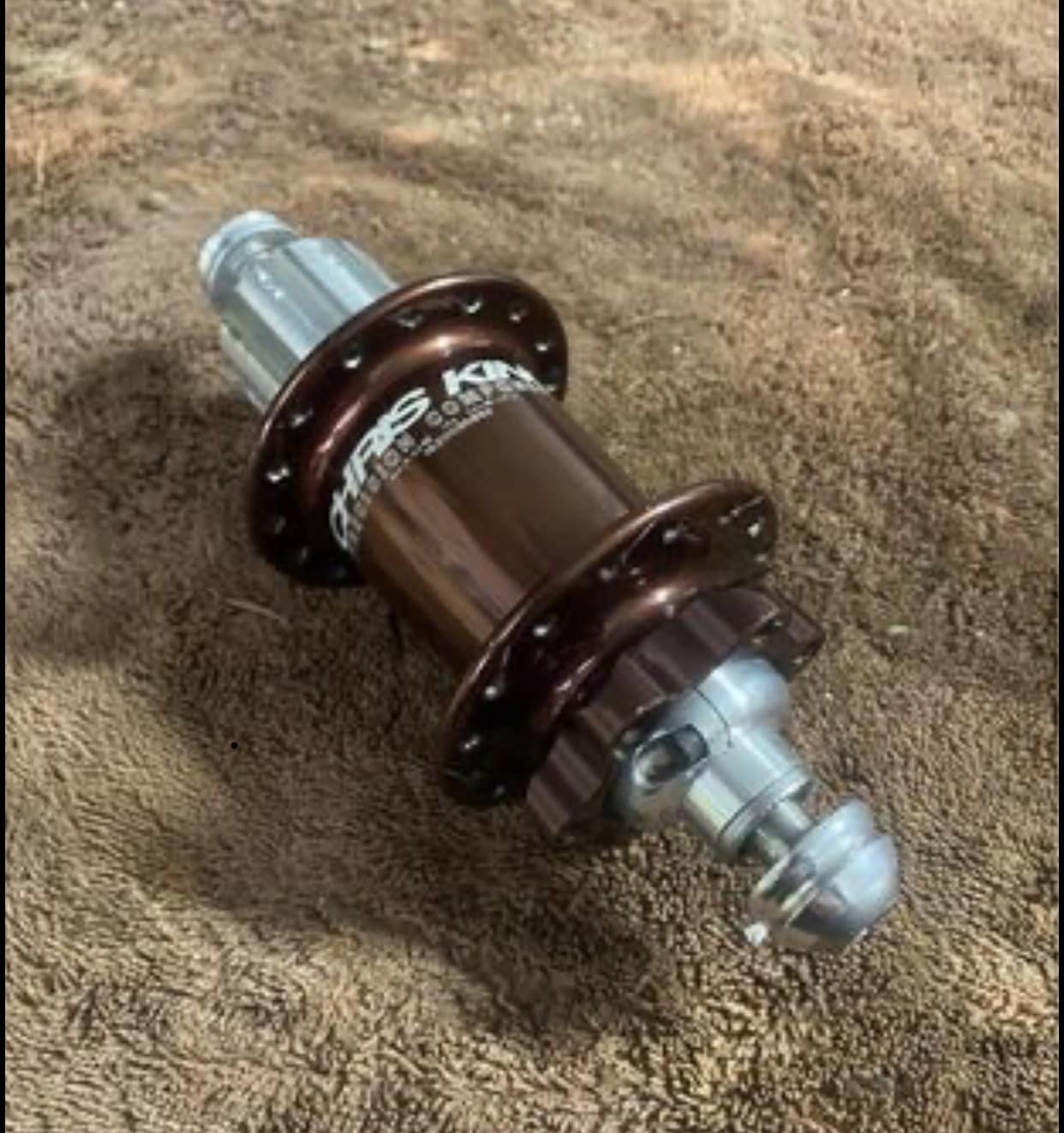 Chris King Rear ISO Hub 135mm X 10mm. 32 hole and 6 bolt disc 