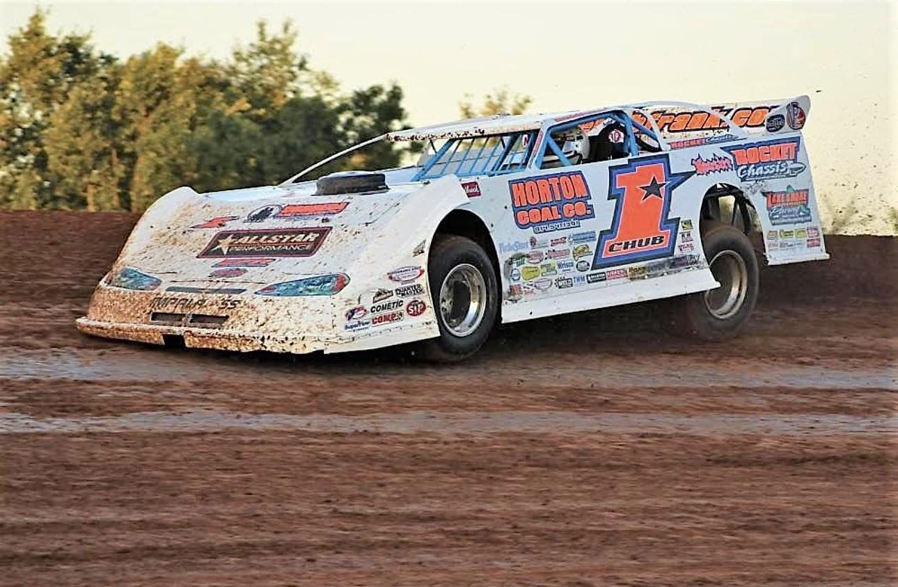 Turn - Chub Frank on the gas in his Rocket Chassis at Lernerville ...