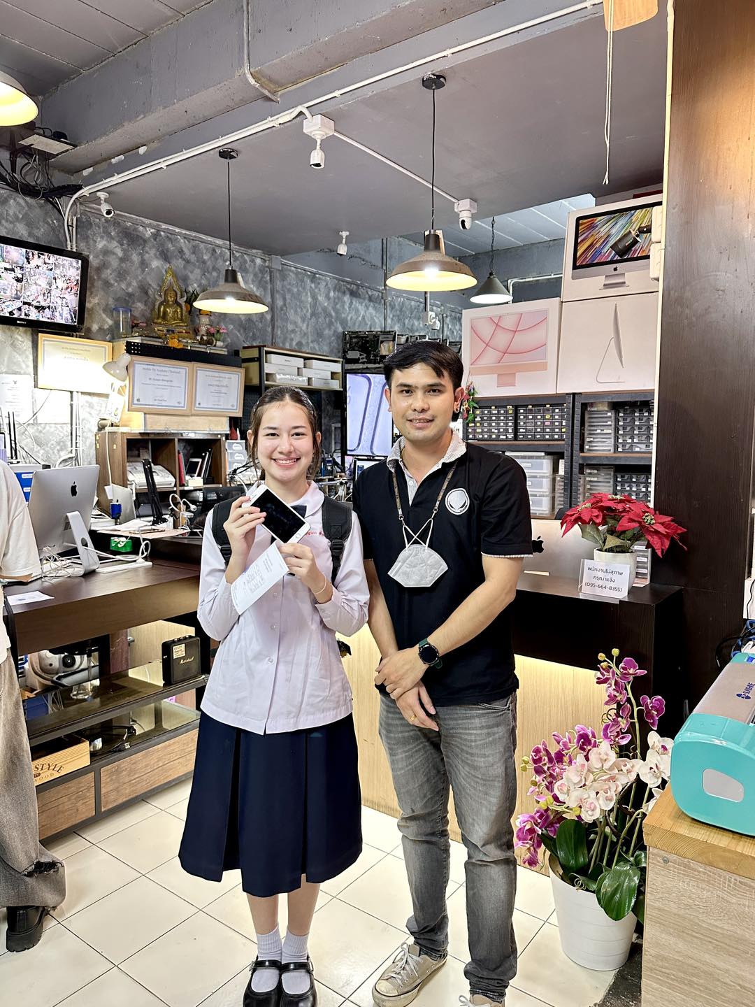 MacUp Studio - น้องเป็นลูกค้าประจำนำ iPhone 7 Plus... | Facebook