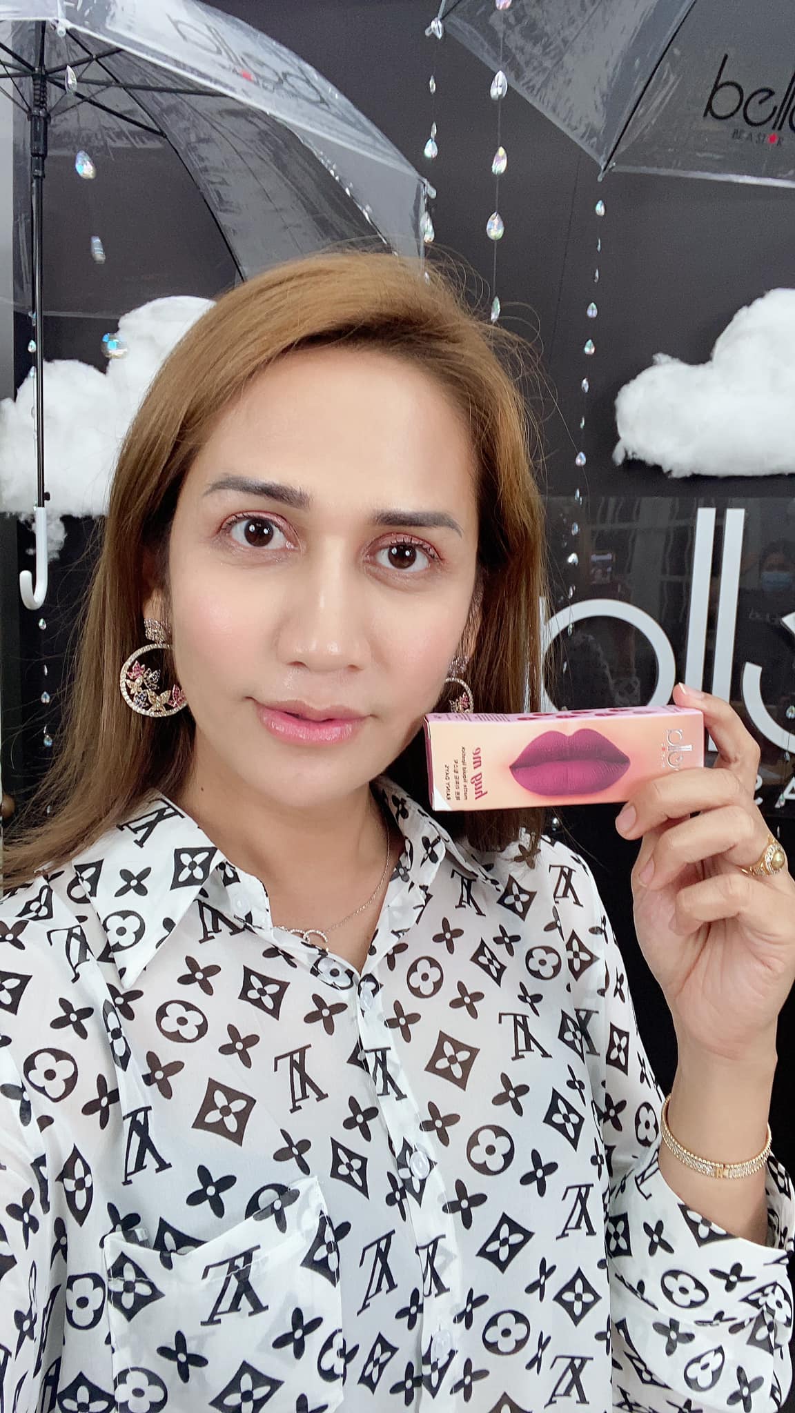Lin Linn - #စိတ်ကြည့်တော့ မျက်နှာလေးကကြည့်တယ်ဆိုတဲ့... | Facebook