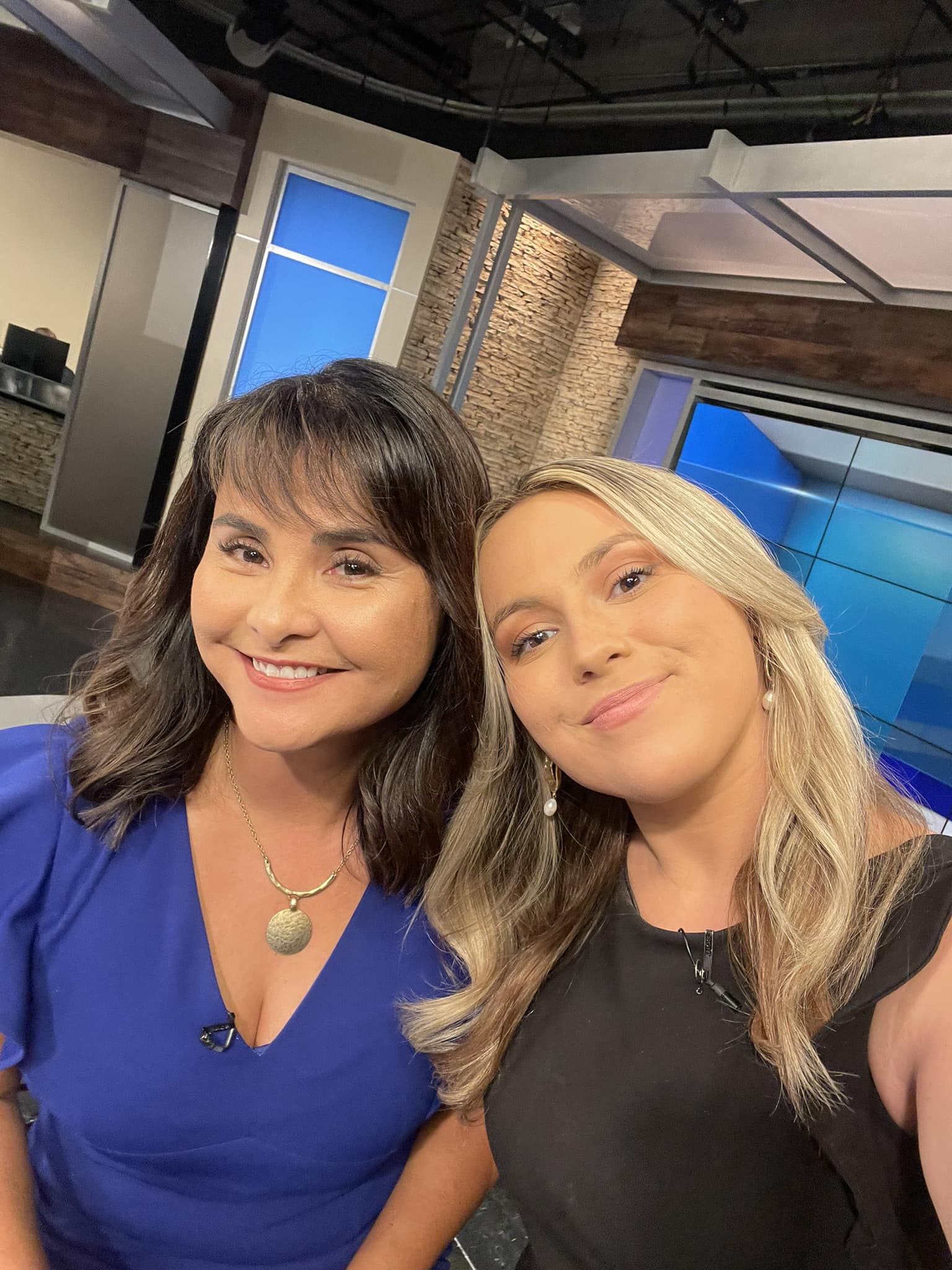 💙 Maria Neider - Lauren Schwentker TV