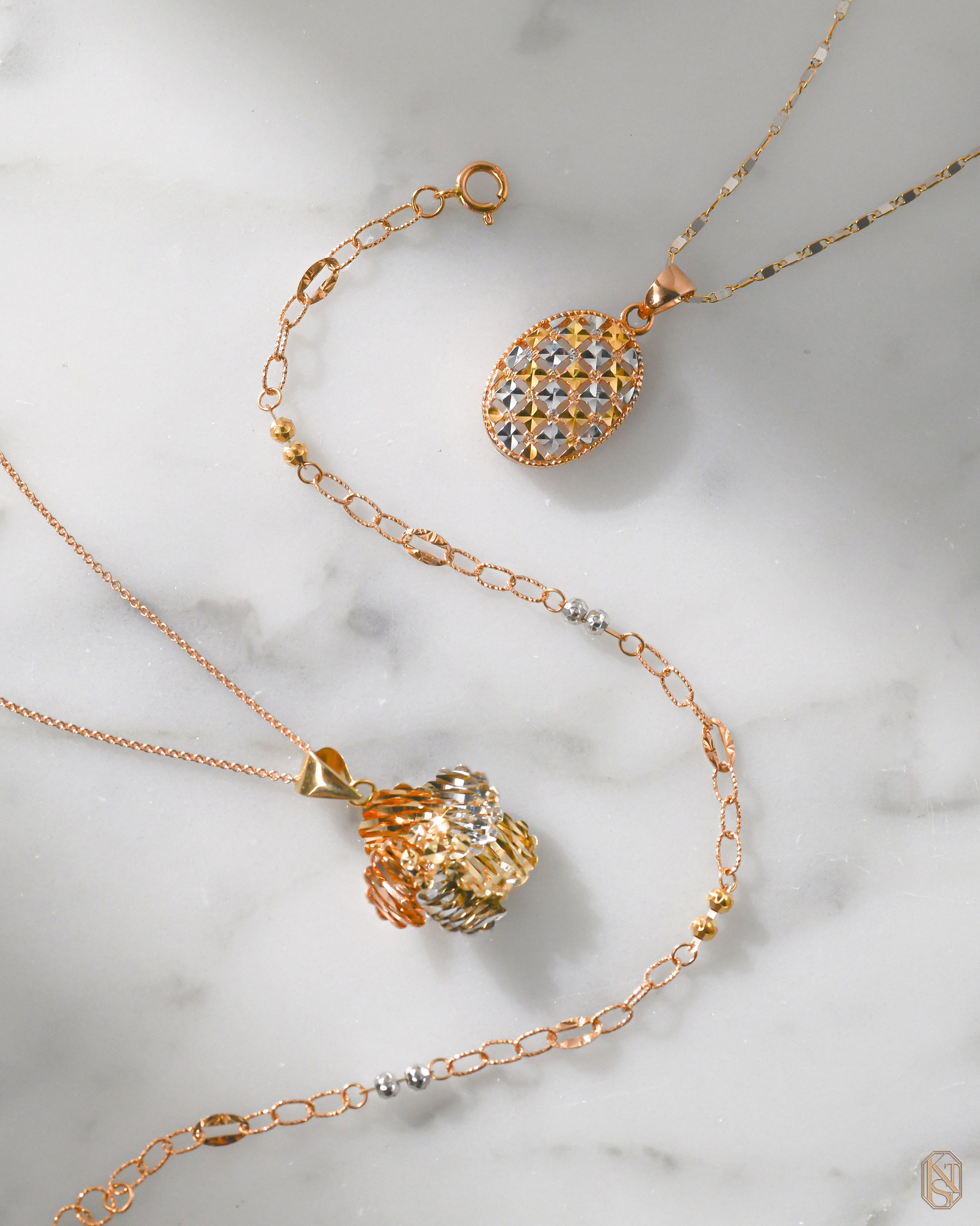純金店珠寶金行 - 【K金飾品｜三色金系列】 18K三色金立體花花吊墜 18K Tri-color Gold... | Facebook