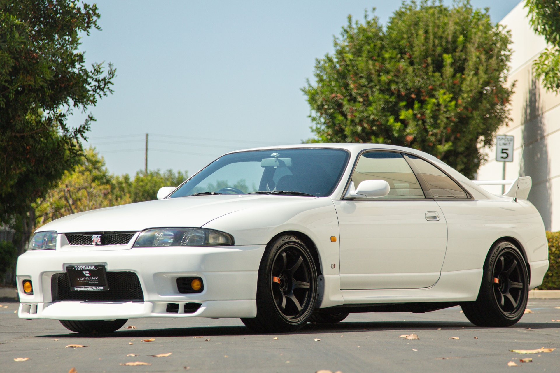 1995 NISSAN SKYLINE GT-R Stock# TR10674 White 5-Speed Manual 