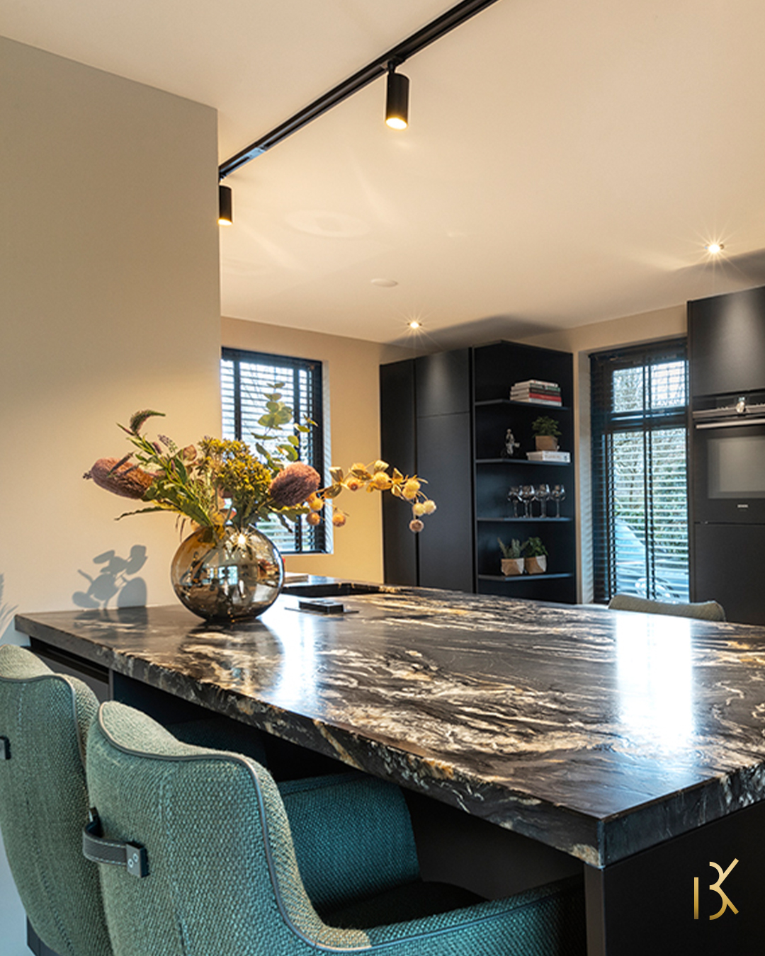 Badhuis - 𝗠𝗮𝗿𝗺𝗲𝗿 𝗶𝗻 𝗱𝗲 𝗸𝗲𝘂𝗸𝗲𝗻 𝘃𝗼𝗼𝗿 𝗲𝗲𝗻 𝗹𝘂𝘅𝗲 𝘂𝗶𝘁𝘀𝘁𝗿𝗮𝗹𝗶𝗻𝗴 Marmer in de ...