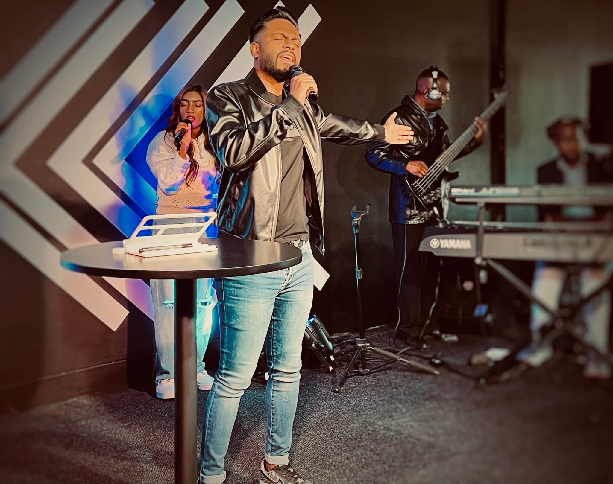 Overflow Church - 🔥📲 OVERFLOW SUNDAY - UNASHAMED OF JESUS!... | Facebook