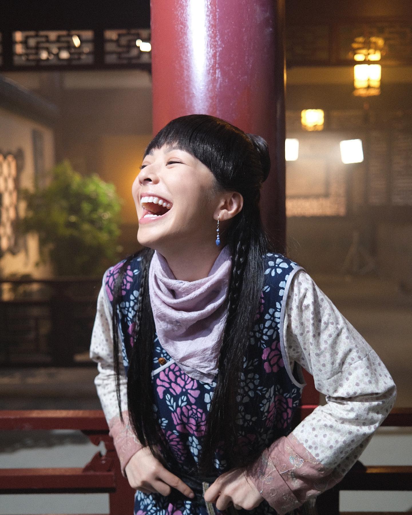 JW 王灝兒 - 大契你唔好嚇我呀！！ #霍小妹 #痞子殿下 #夜麻麻喺古裝街燒衣紙都幾驚 😂 | Facebook