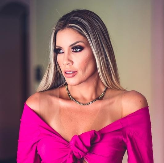 Adriana Deluxe