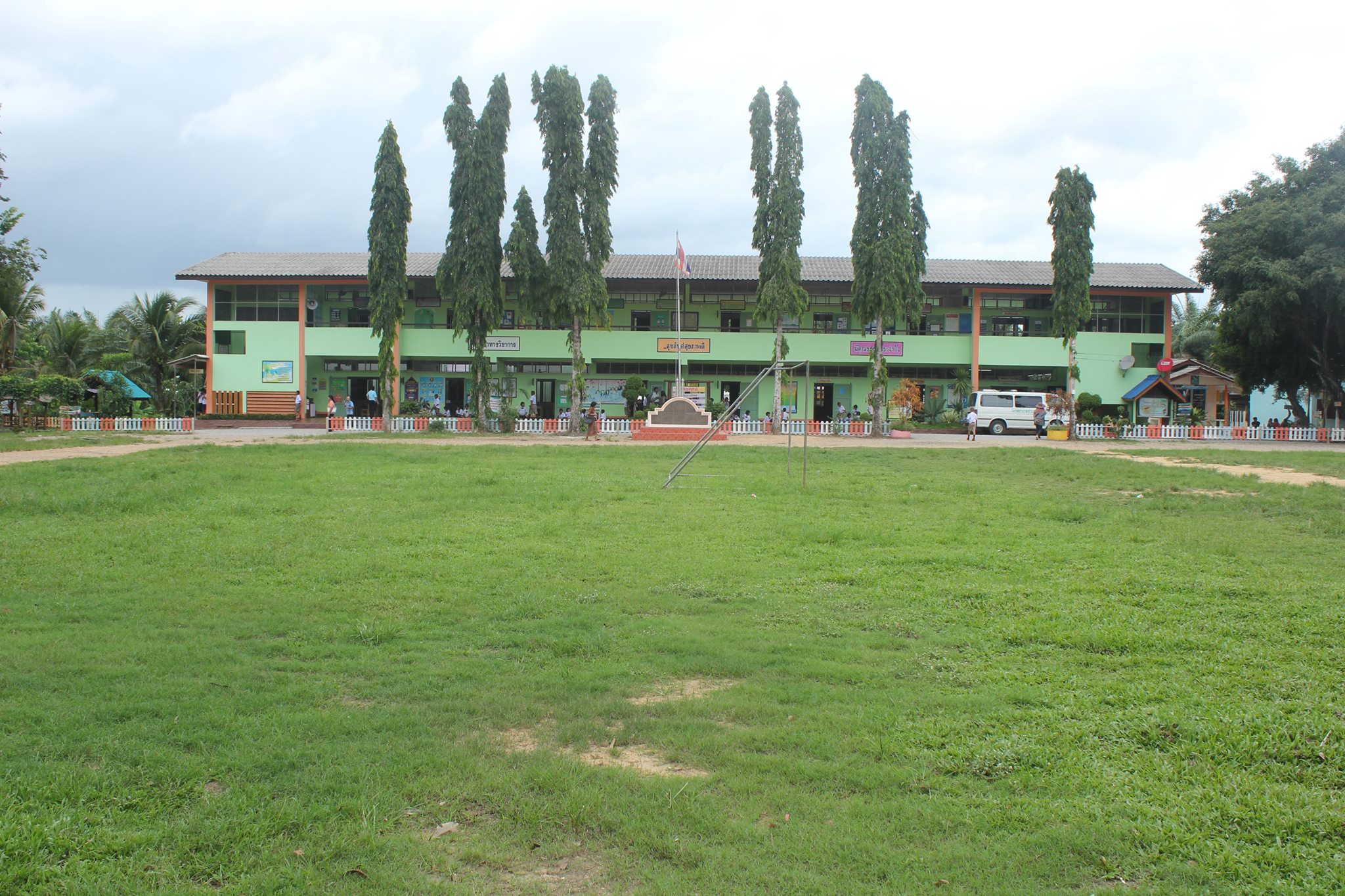 โรงเรียนบ้านกลาง อำเภอท่าแซะ จังหวัดชุมพร | Salui