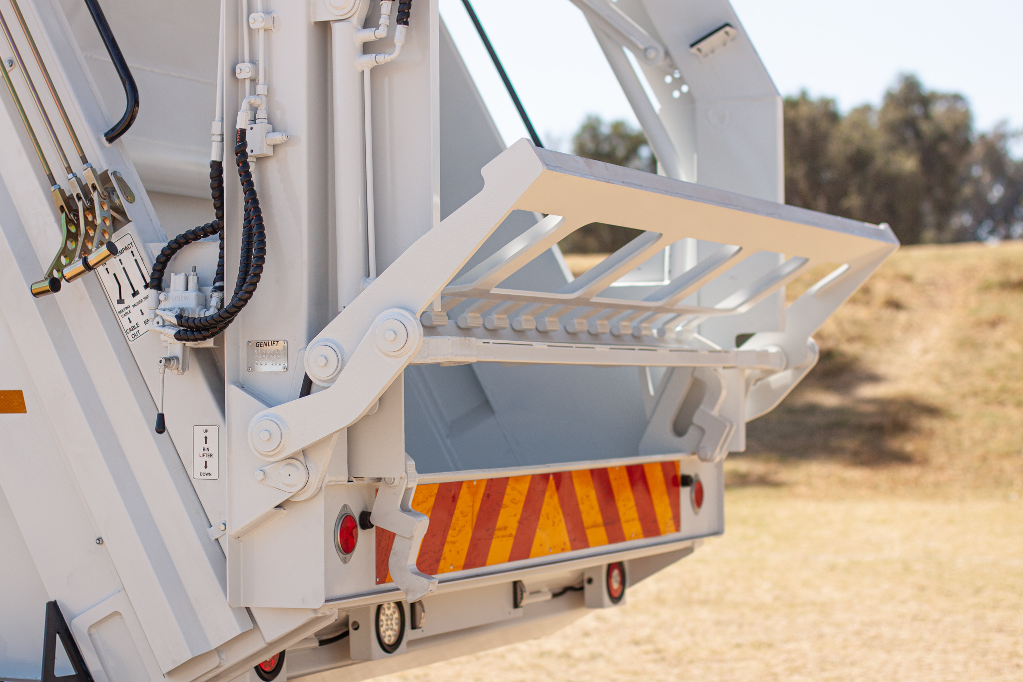 Refutech - Our Tusker 20: 👇 ⏺ 20m3 rear-end loading, mobile, refuse ...