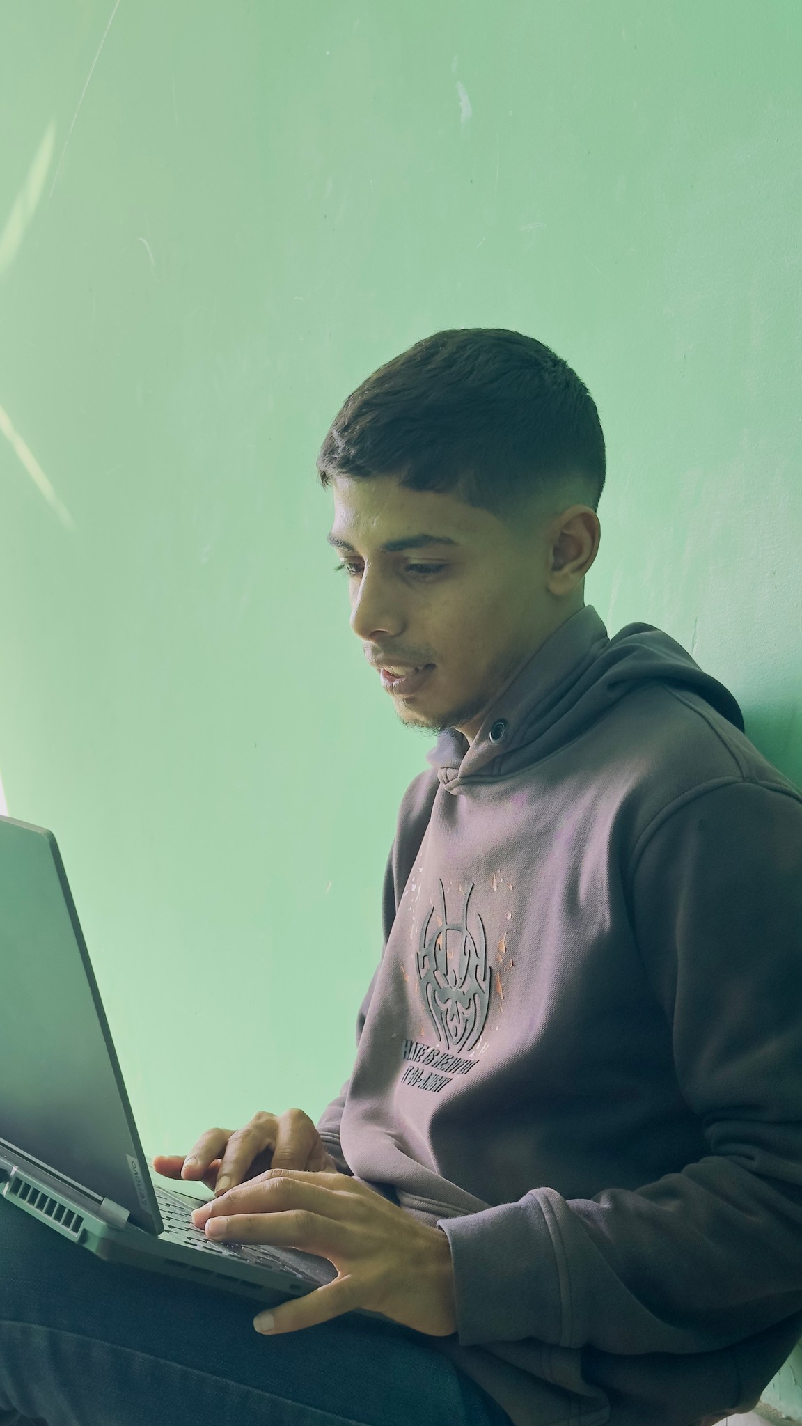 نديم محمد ے'