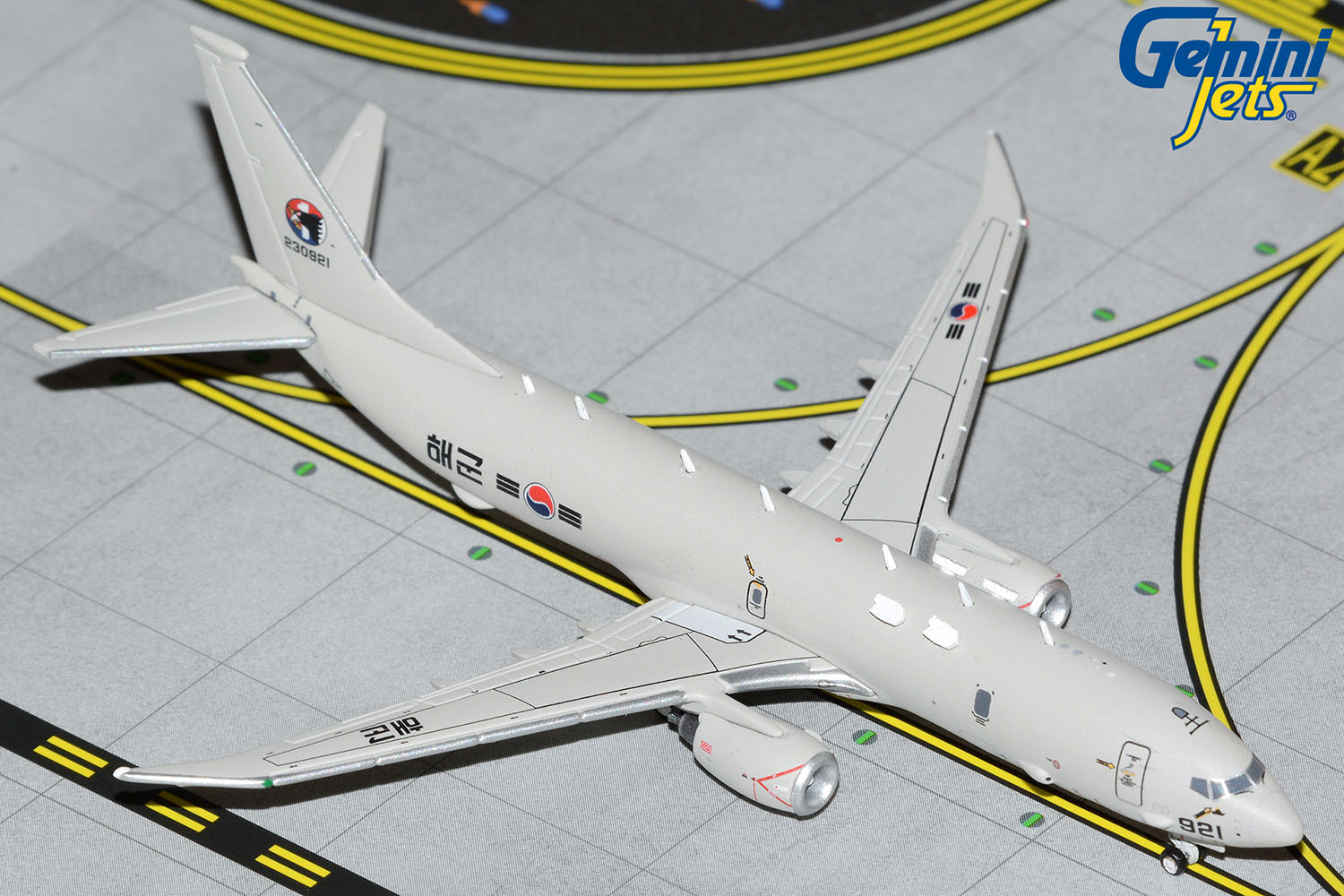 NEW ARRIVAL! GeminiJets 1:200-scale U.S. Navy P-8A Poseidon 169332