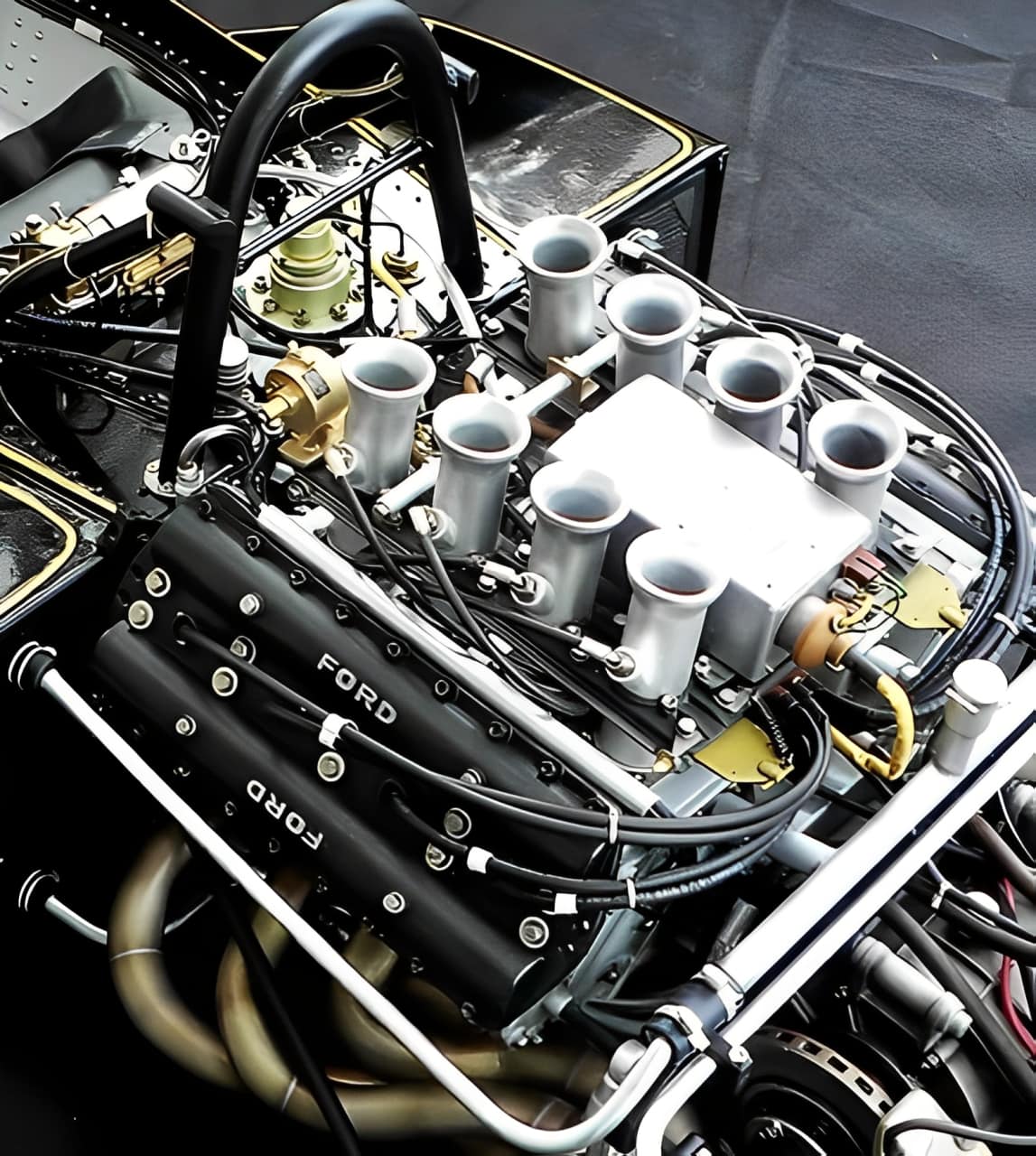 Riko - This is the legendary Ford Cosworth DFV V8, the heart of Formula ...