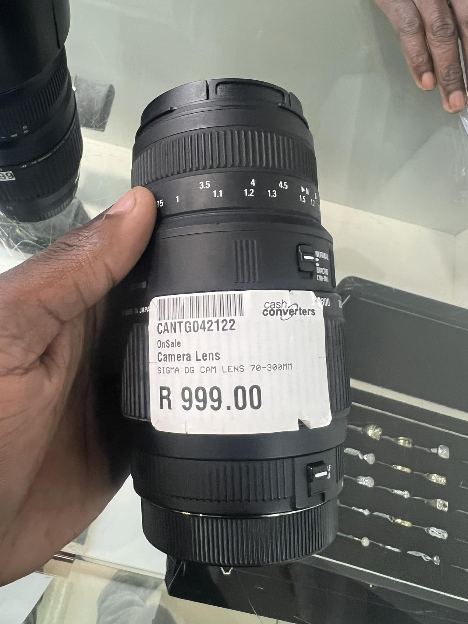 Sigma DG 70-300mm macro lens vs Canon EF 75-300mm lens