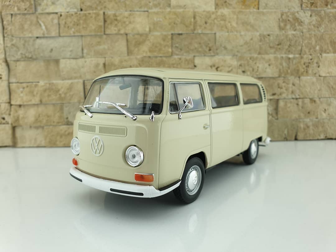 1972 Volkswagen T2 Bus 1:24 ölçek ( Welly) ortalama 20 cm 125 tl