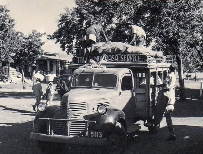 洋書　タンガニーカ　バス　Tanganyika Buntbarsche２ 1951: A bus plying the Mombasa-Tanga (in then Tanganyika) route