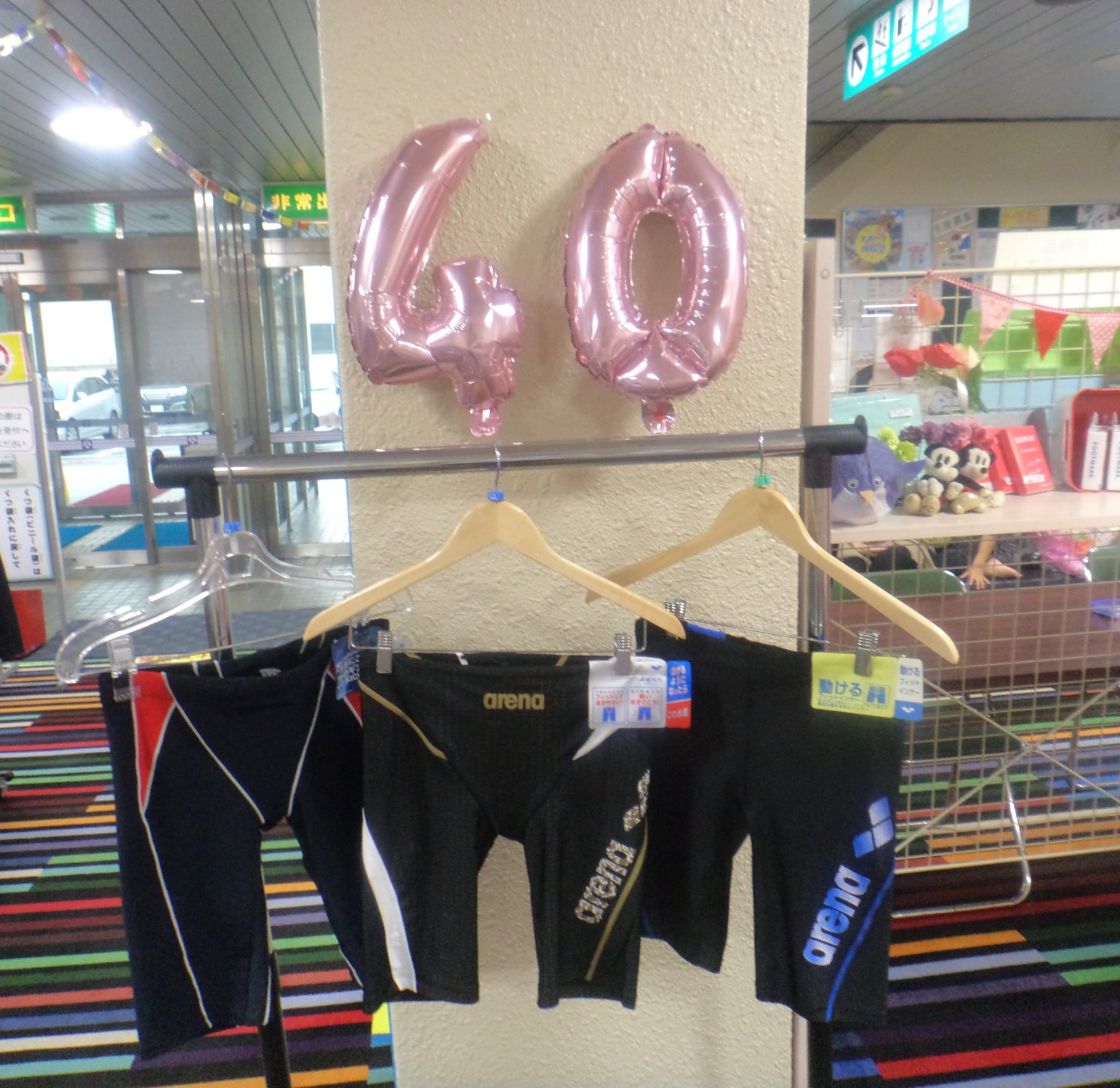 水着新商品のご案内です 大人男性用スパッツタイプ 大人女性用セパレーツタイプ ご紹介写真以外にも販売しています お気軽にスタッフにお尋ねください 皆さまのお越しをお待ちしております