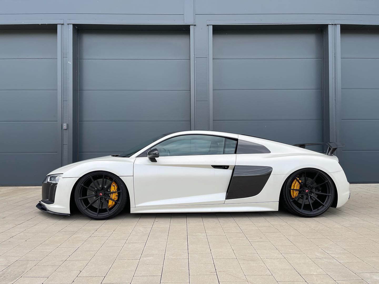 Audi #R8 equipped with our #Vossen HF-5 wheels in a custom finish