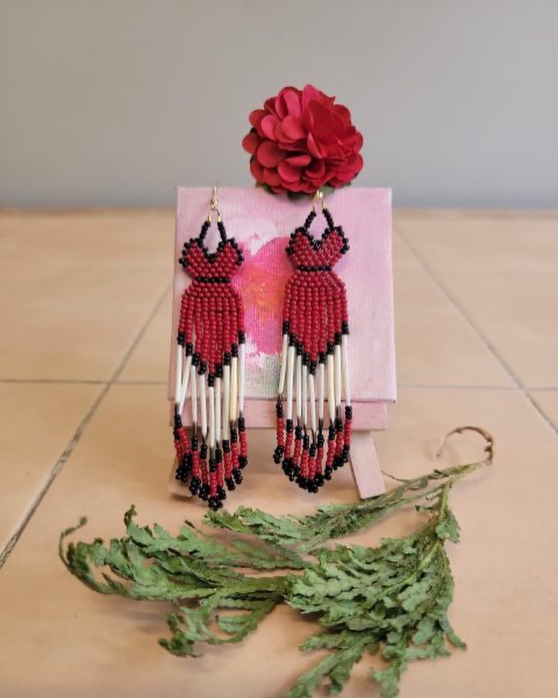 beaded red dress earrings Handmade with porcupine quill by indigenous artists mesh long sleeves A large Size:16 1/2 x 36 When you don’t want