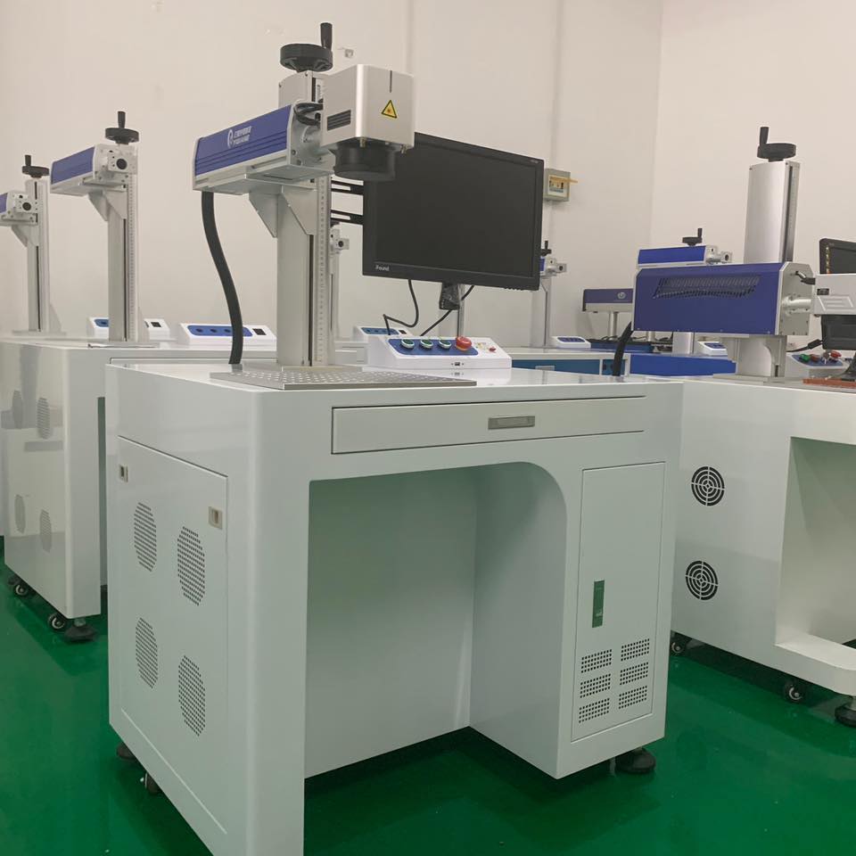 CCD visual positioning laser marking machine. Automatic product ...