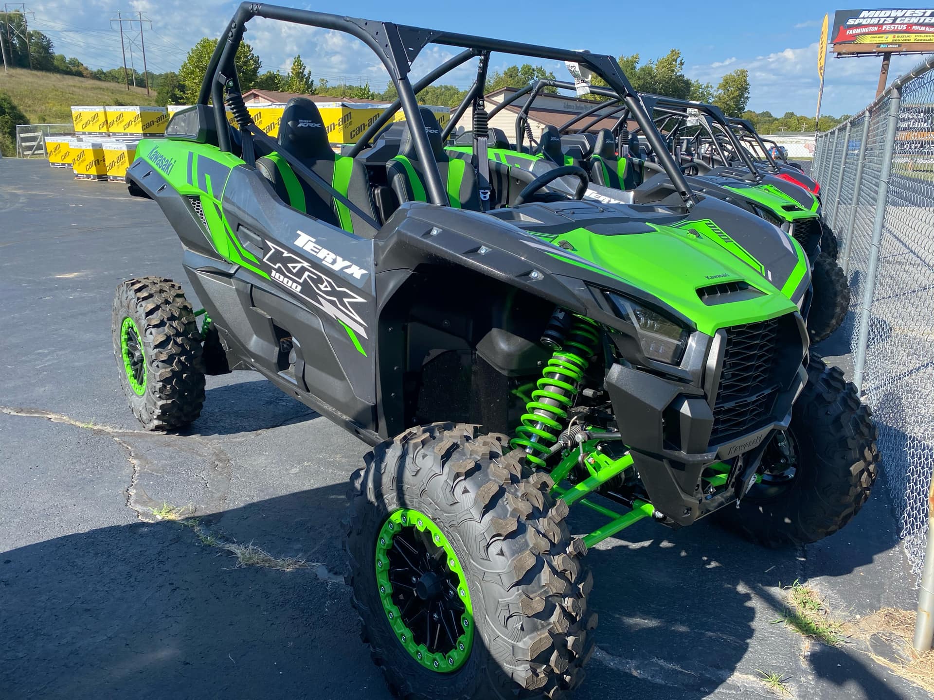 🎵🎵 Crank the music up and enjoy summer in this 2025 Kawasaki KRX