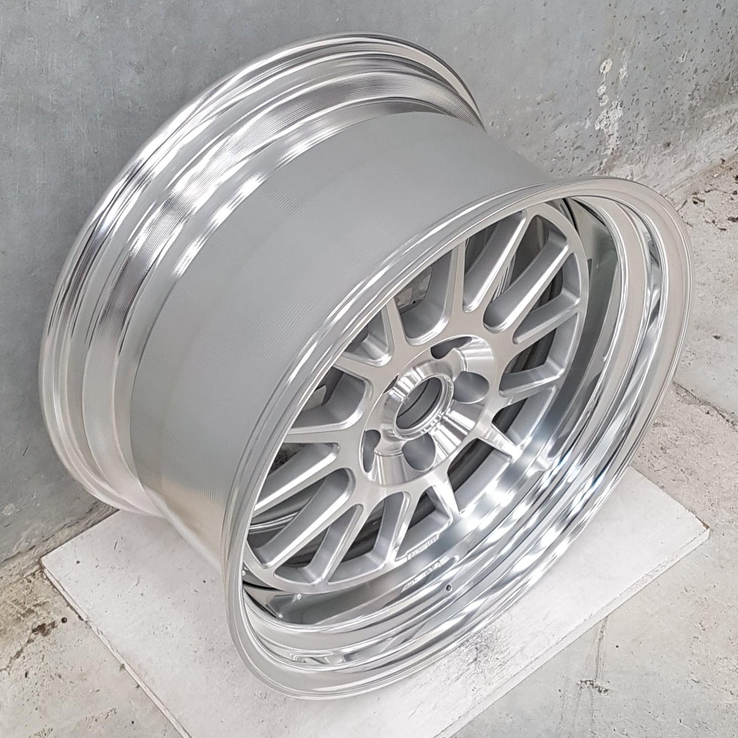 A customer WORK Seeker FX 18x9.5 +16 (A disk) order in MSP centers