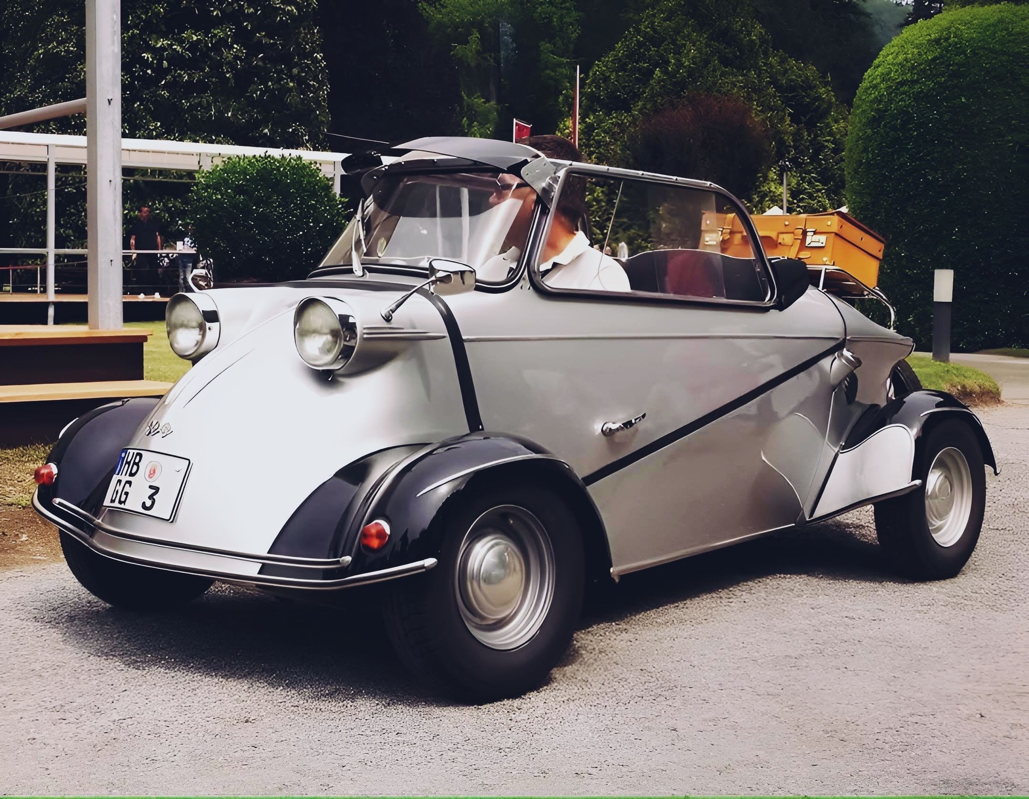 Mitsuoka K2, a four-wheeled scooter inspired by Messerschmitt KR200