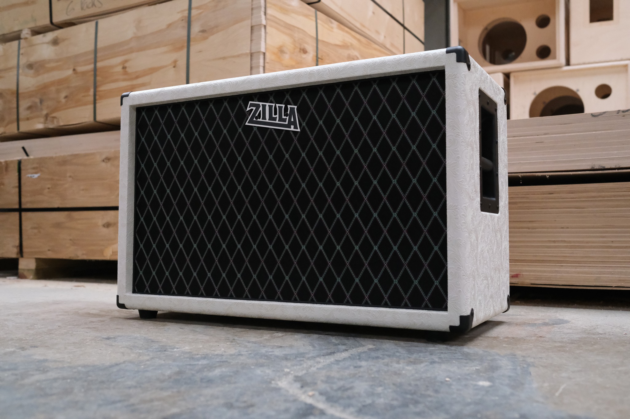 Here we have a G12-65 loaded Fatbaby 1x12 with a Ceriatone JM