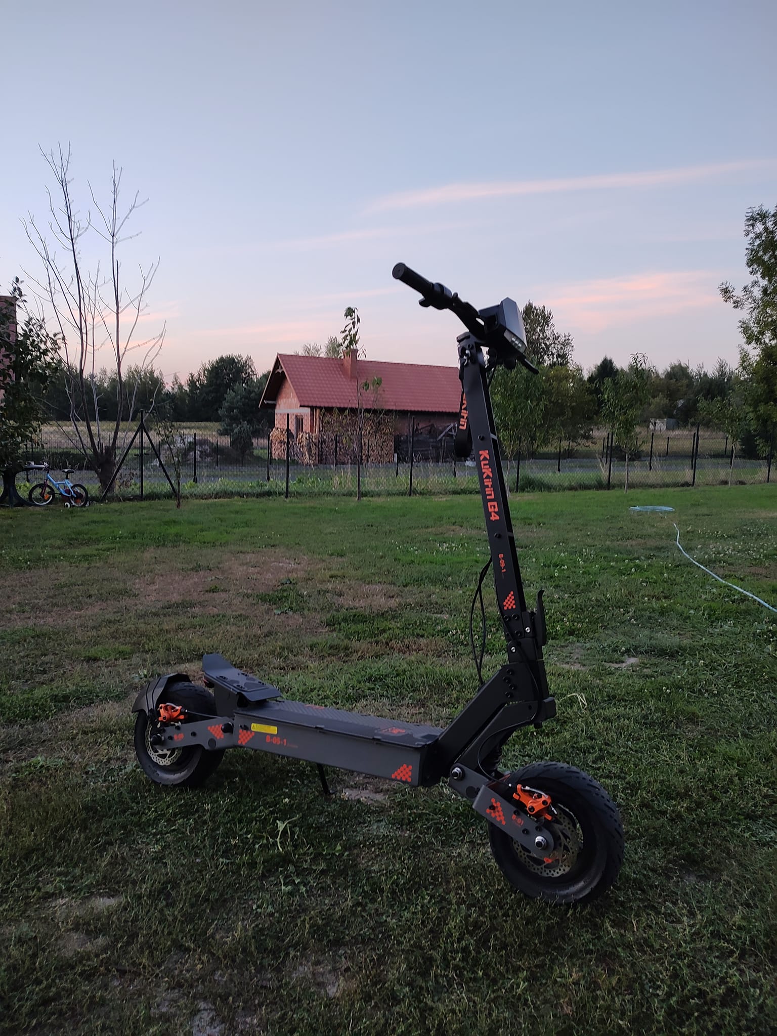 KUGOO - 🌿 Ride green, ride clean! Switch to the KuKirin G4 and reduce ...