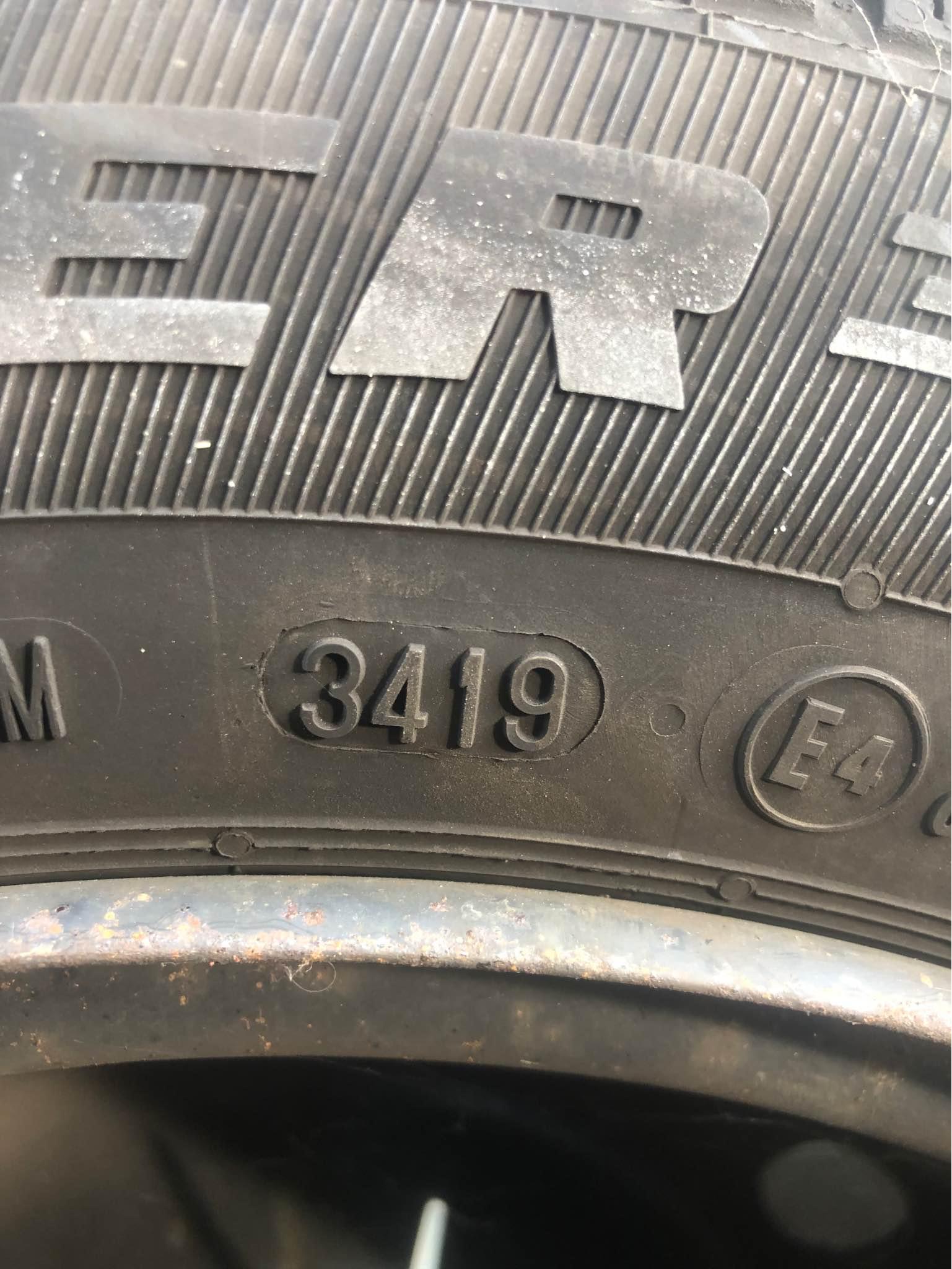 Pneus Peugeot 206+ (2L_, 2M_) - 175/65R14 - Occasion - Bon état - Modèle 206304