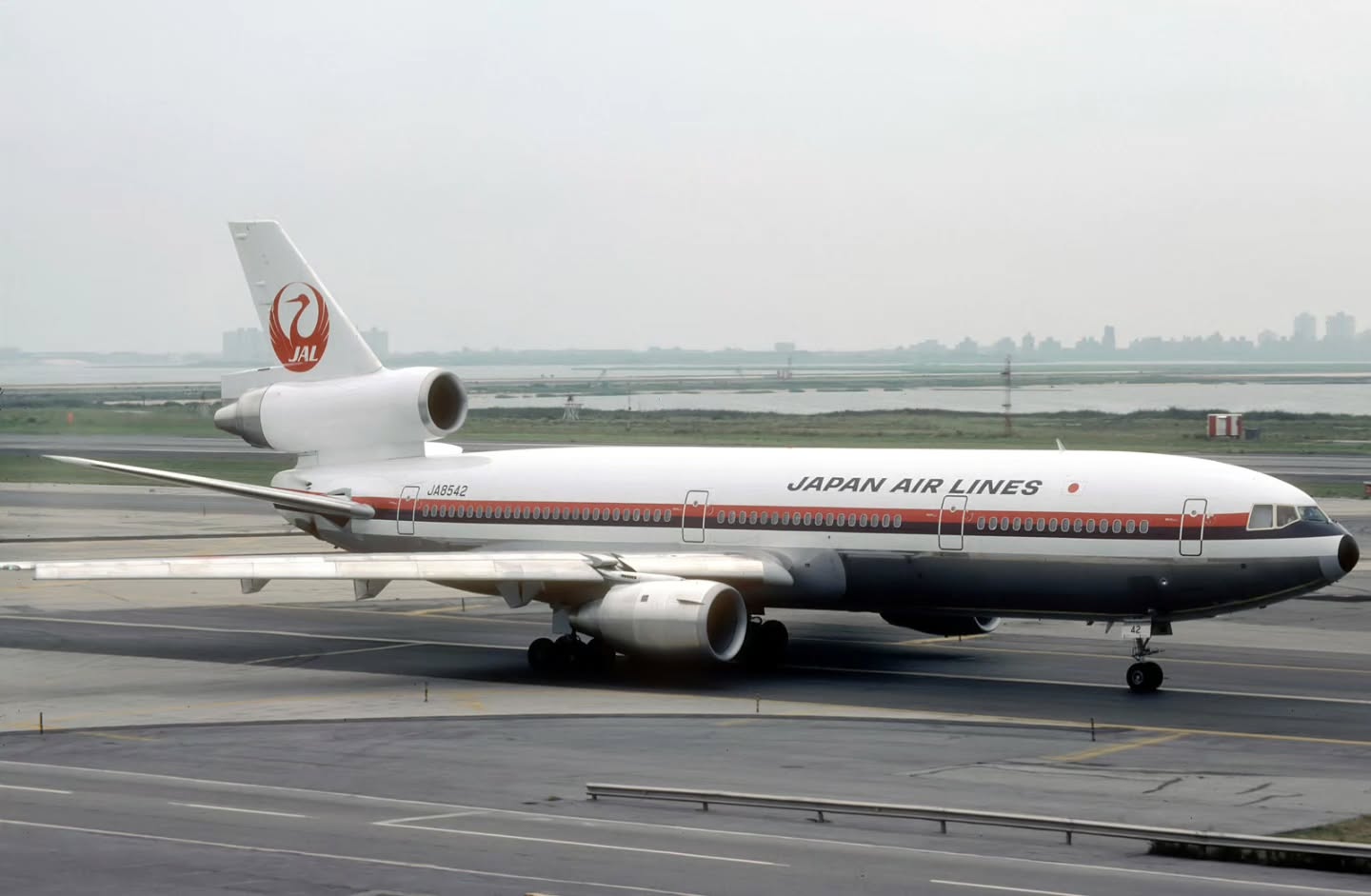 JAL - Japan Air Lines DC-10-40. JA-8547, departing Tokyo Haneda in