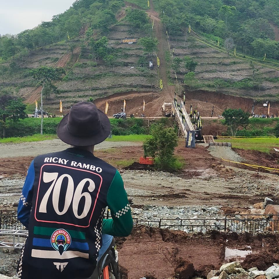 Kisah jalur nang biasanya kelak kelok, kali ini d HT16 itu trap 12 jar ...