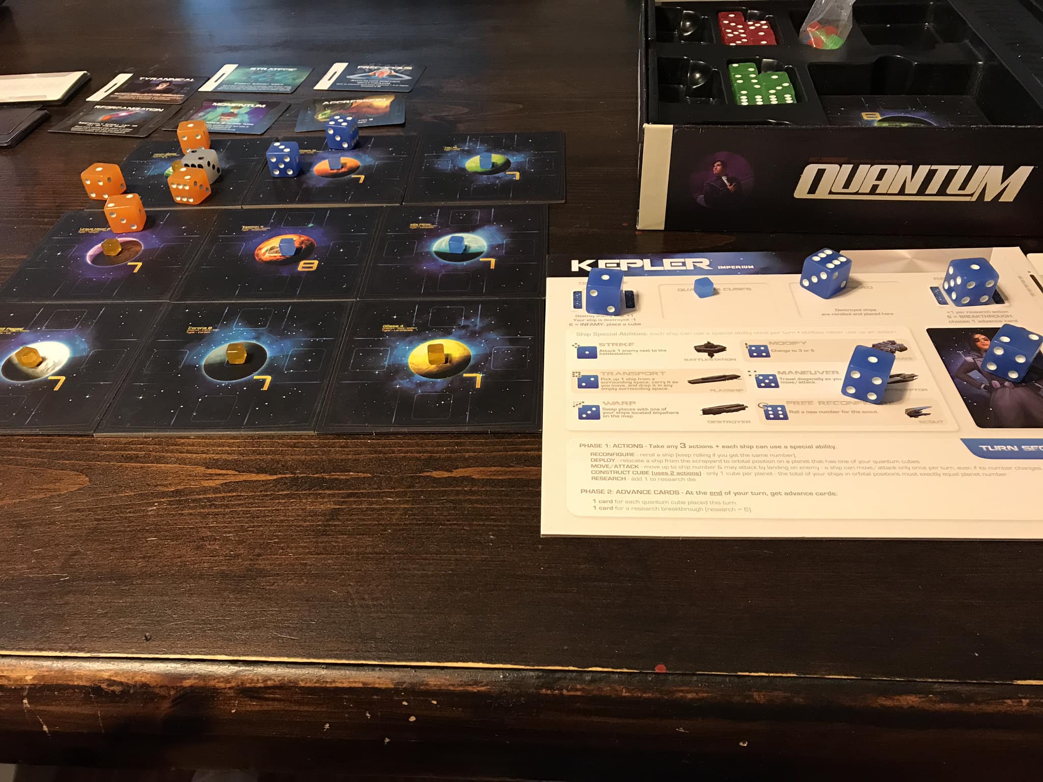 Entanglion, a cooperative quantum board game